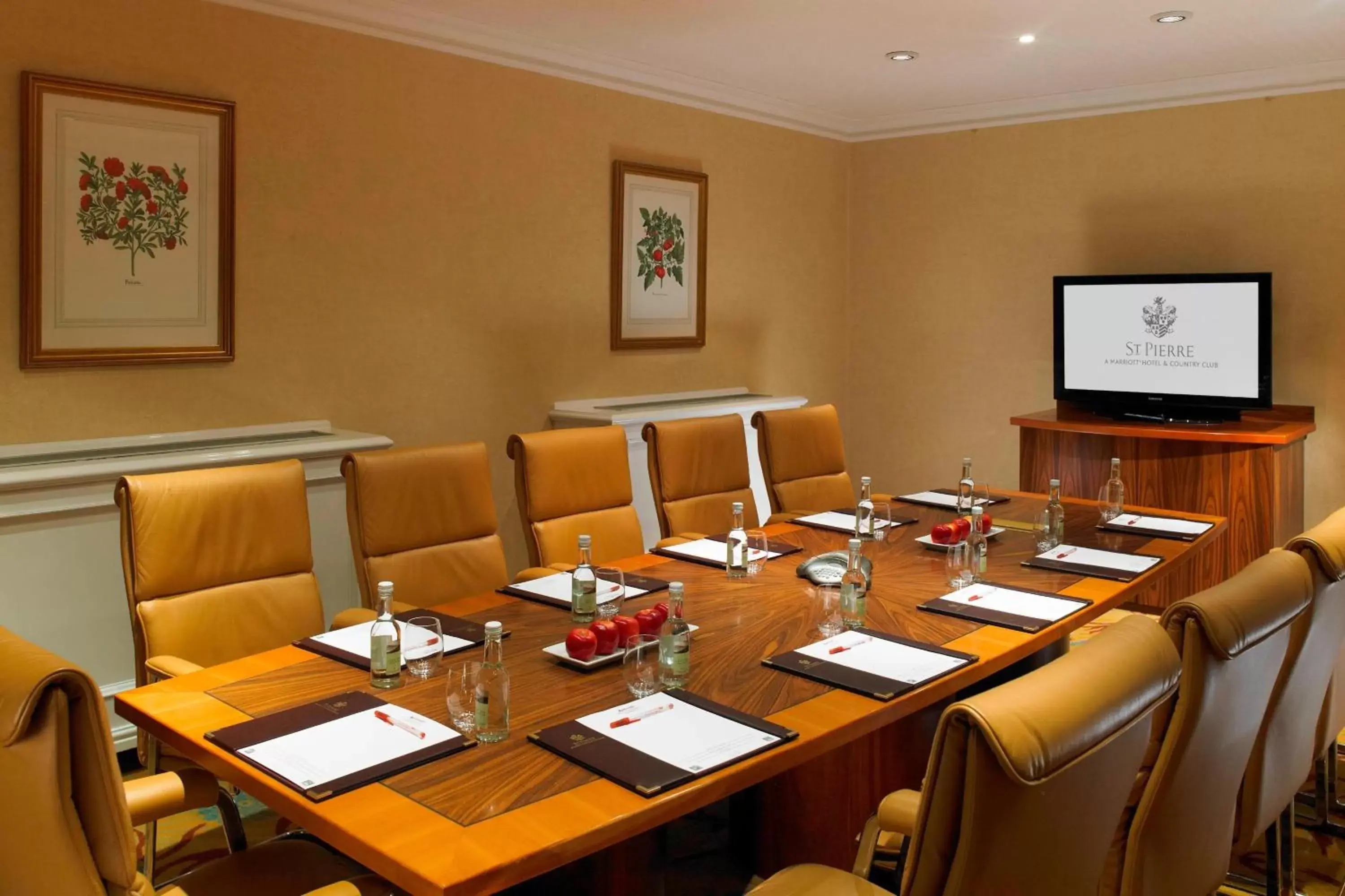 Meeting/conference room in Delta Hotels by Marriott St Pierre Country Club