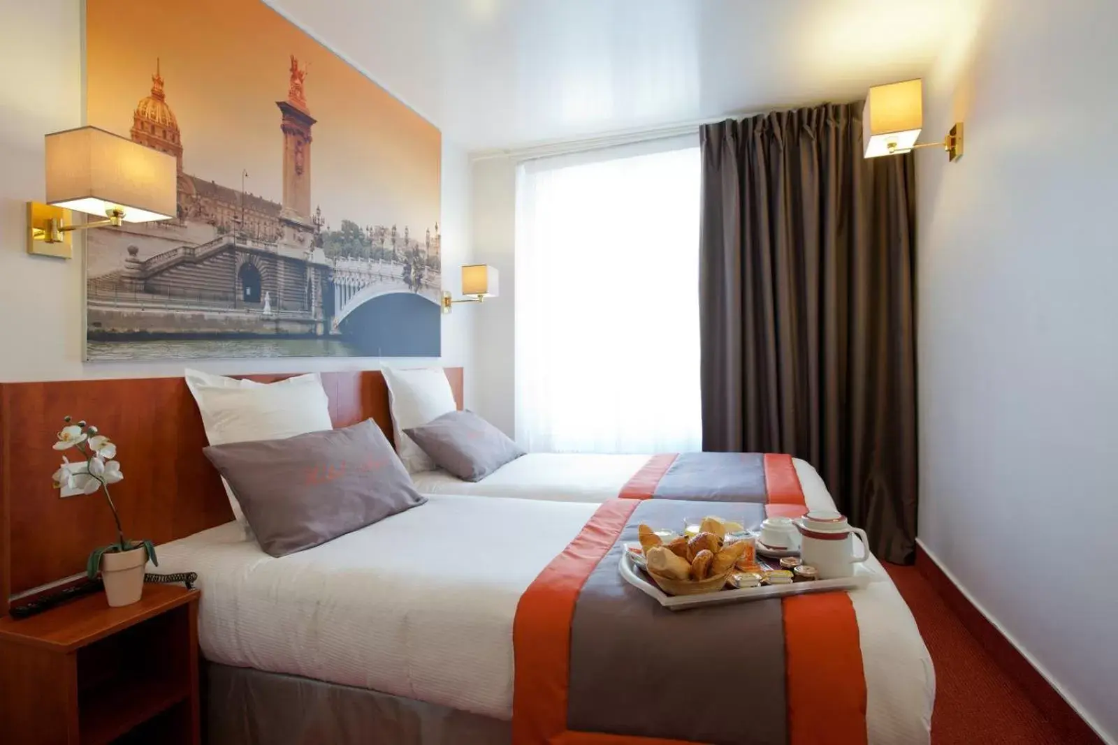 Photo of the whole room, Bed in Alyss Saphir Cambronne Eiffel Photo of the whole room, Bed in Alyss Saphir Cambronne Eiffel