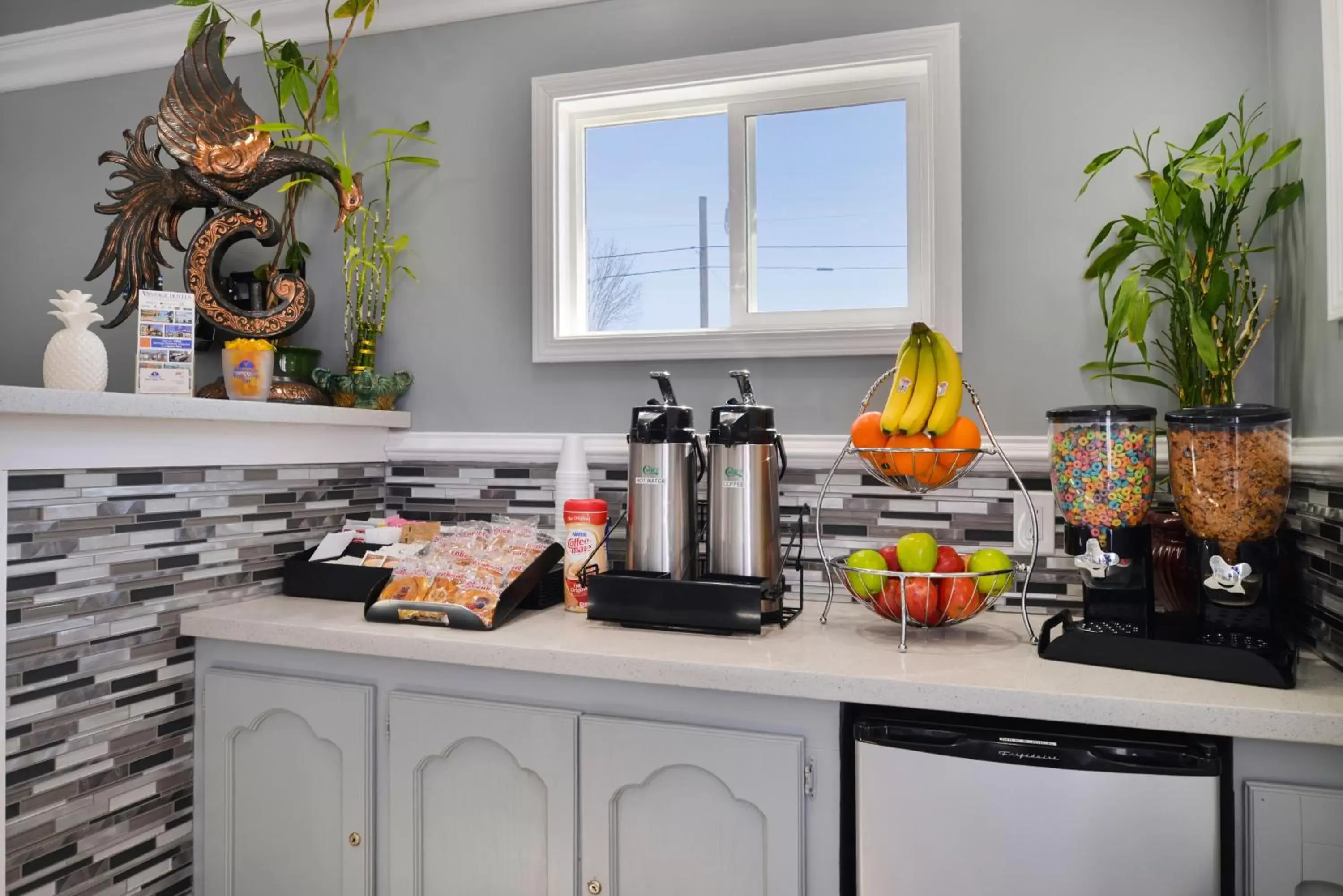 Continental breakfast in Americas Best Value Inn Los Banos Continental breakfast in Americas Best Value Inn Los Banos