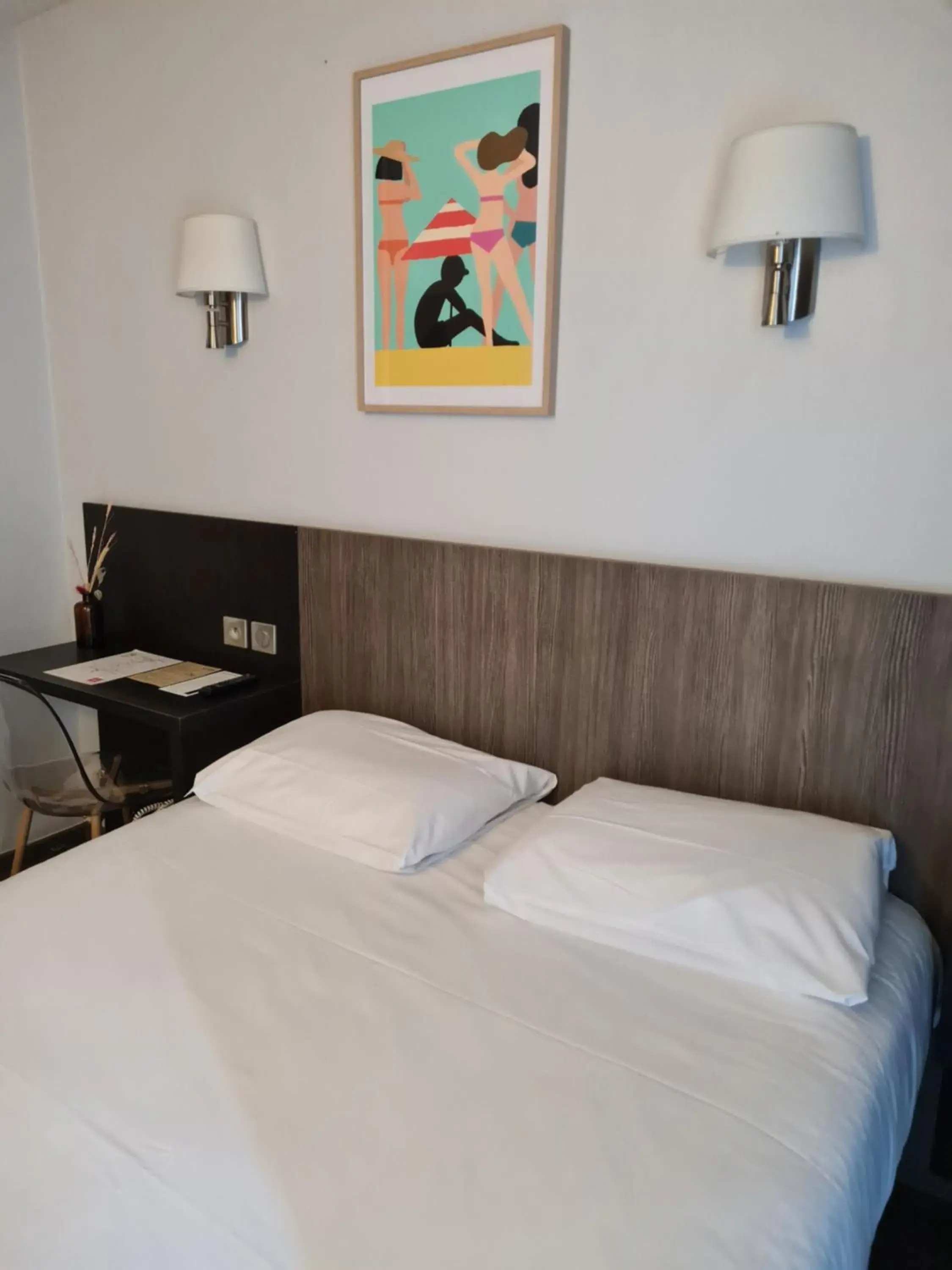 Bedroom, Bed in Hotel Gascogne