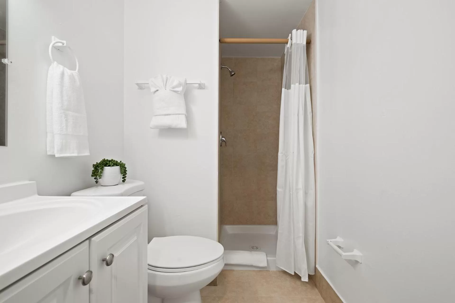 Shower, Bathroom in Sunset Inn-South Miami