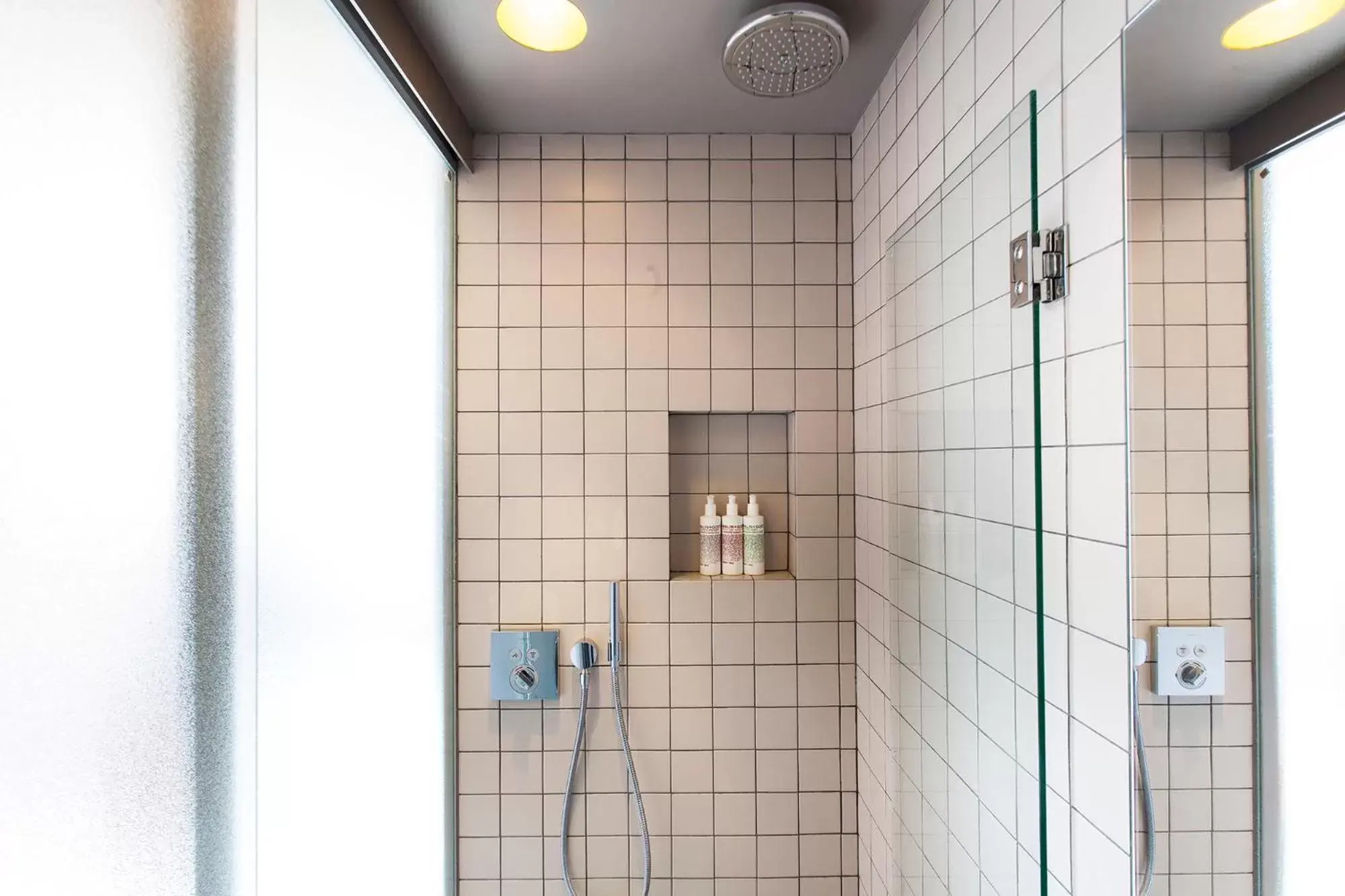 Bathroom in DestinationBCN - Universitat Rooms