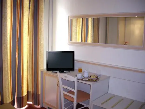 TV and multimedia, TV/Entertainment Center in Hotel Adler