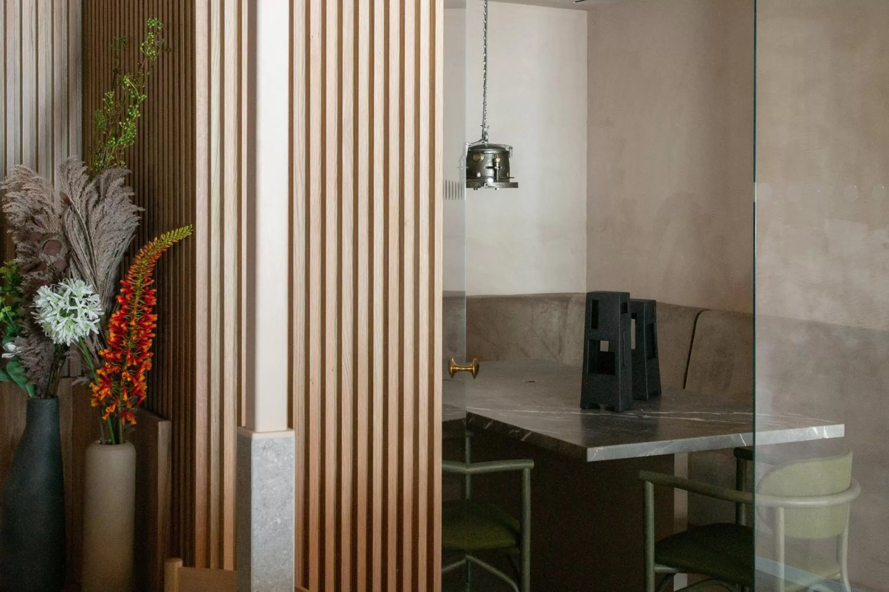 Lounge or bar, Bathroom in Buckle Street Studios by Locke