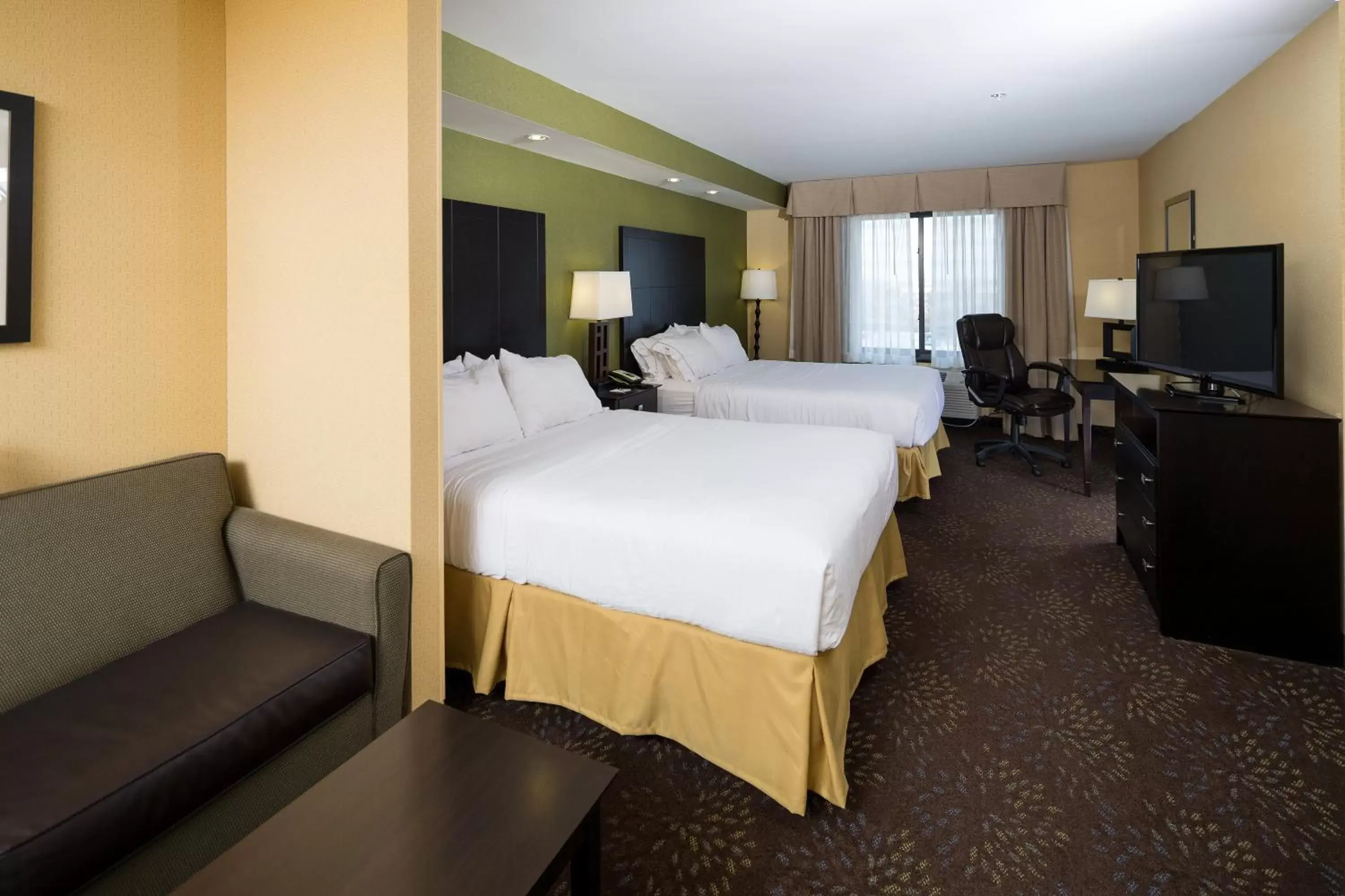 Photo of the whole room in Holiday Inn Express and Suites Detroit North-Troy, an IHG Hotel