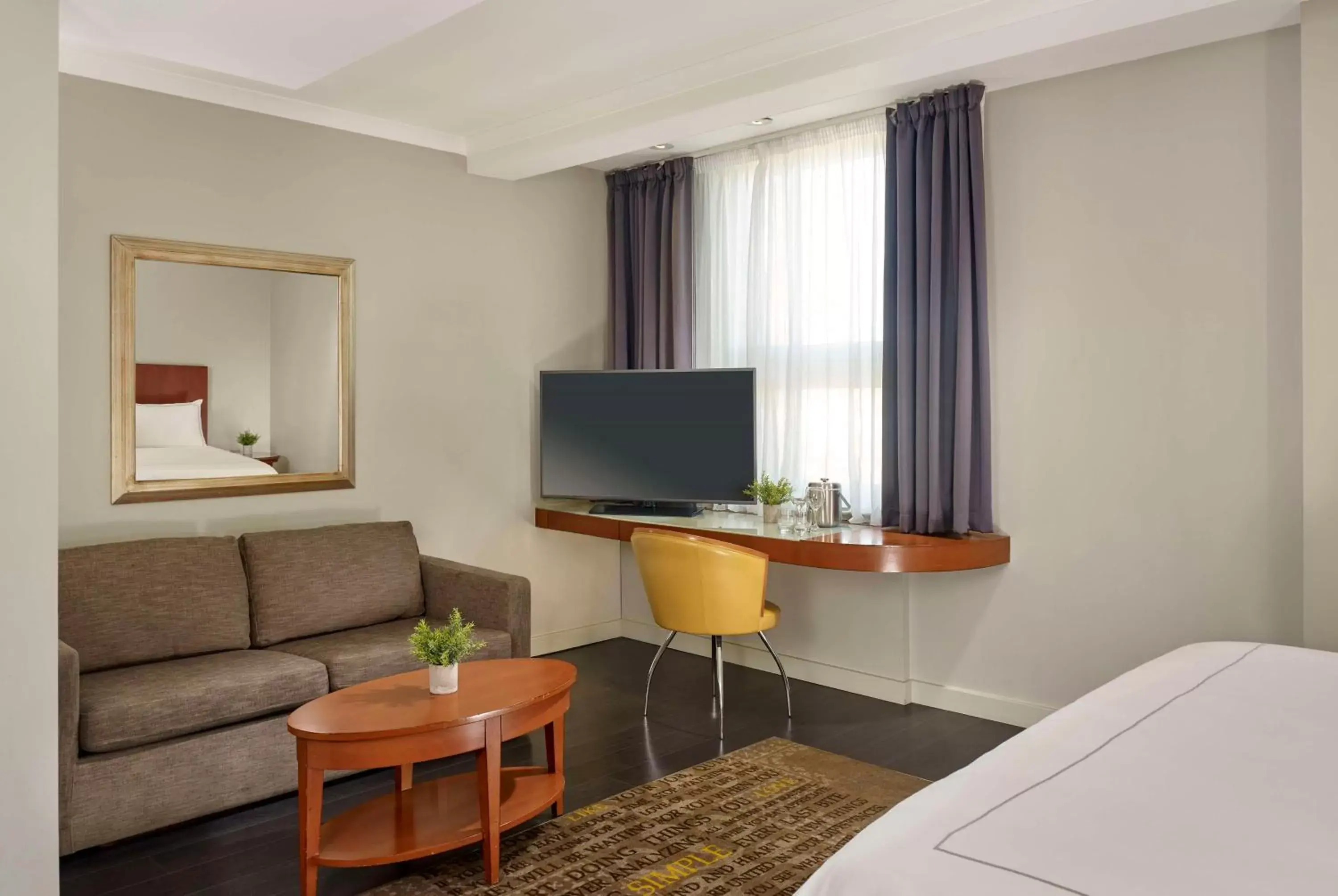 Bedroom, TV/Entertainment Center in Park Plaza Nottingham