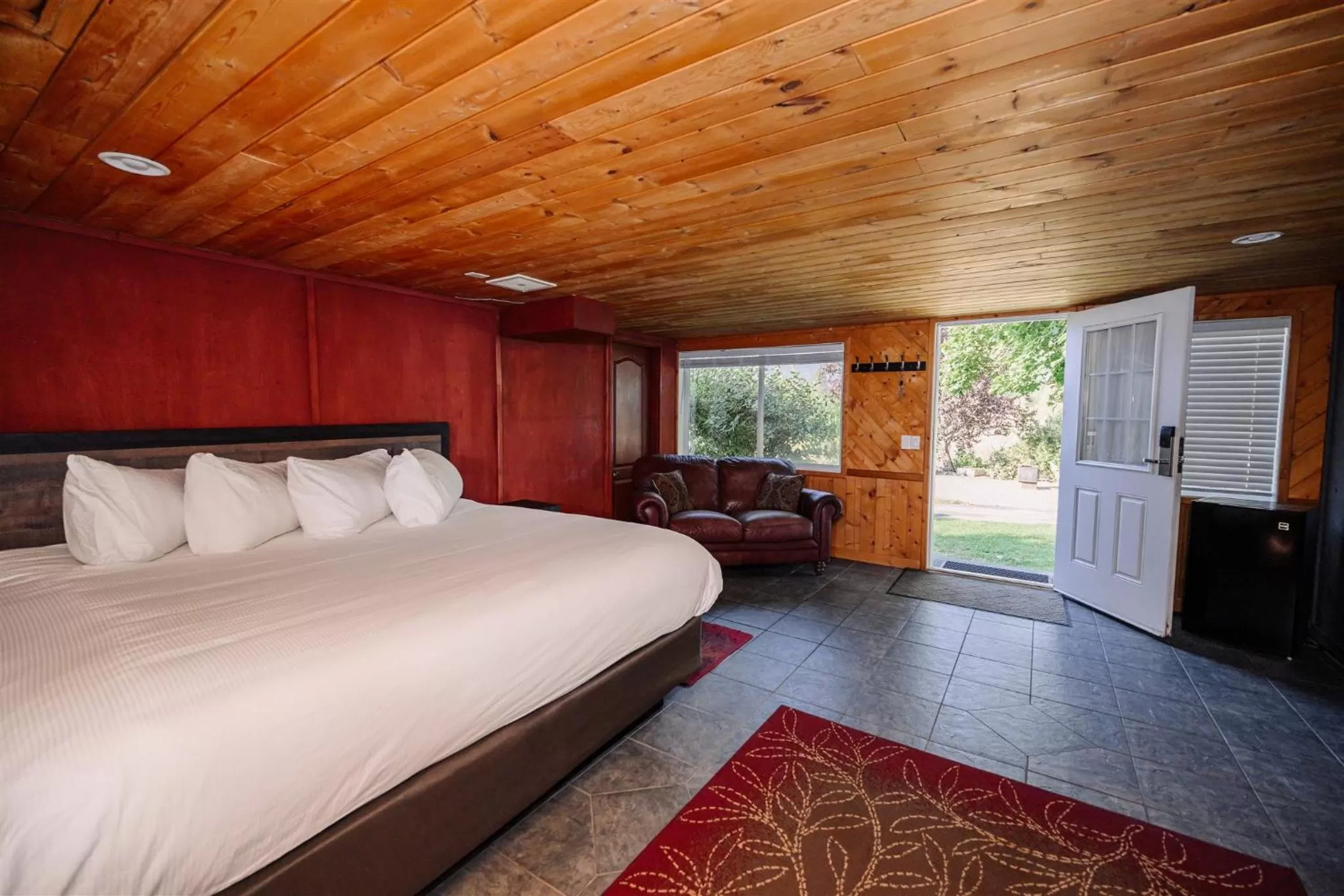 Bed in Similkameen Wild Resort & Winery Retreat