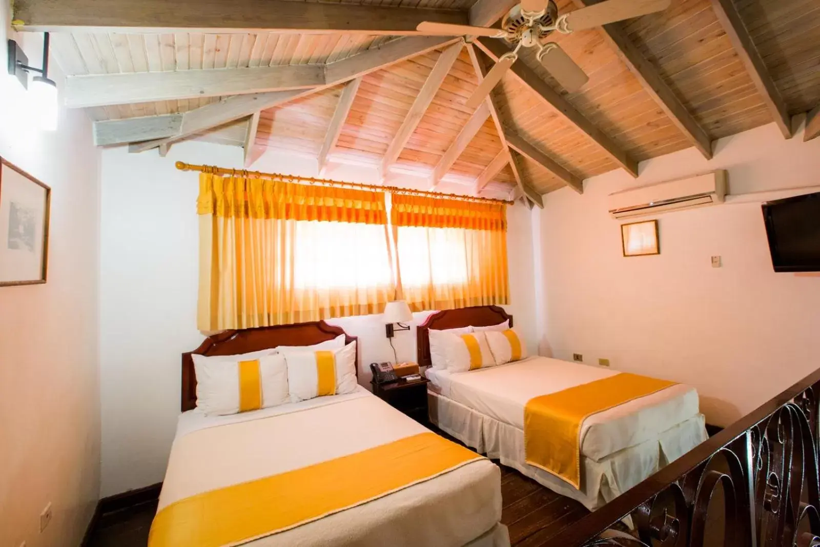 Bedroom, Bed in Altamont Court Hotel Bedroom, Bed in Altamont Court Hotel