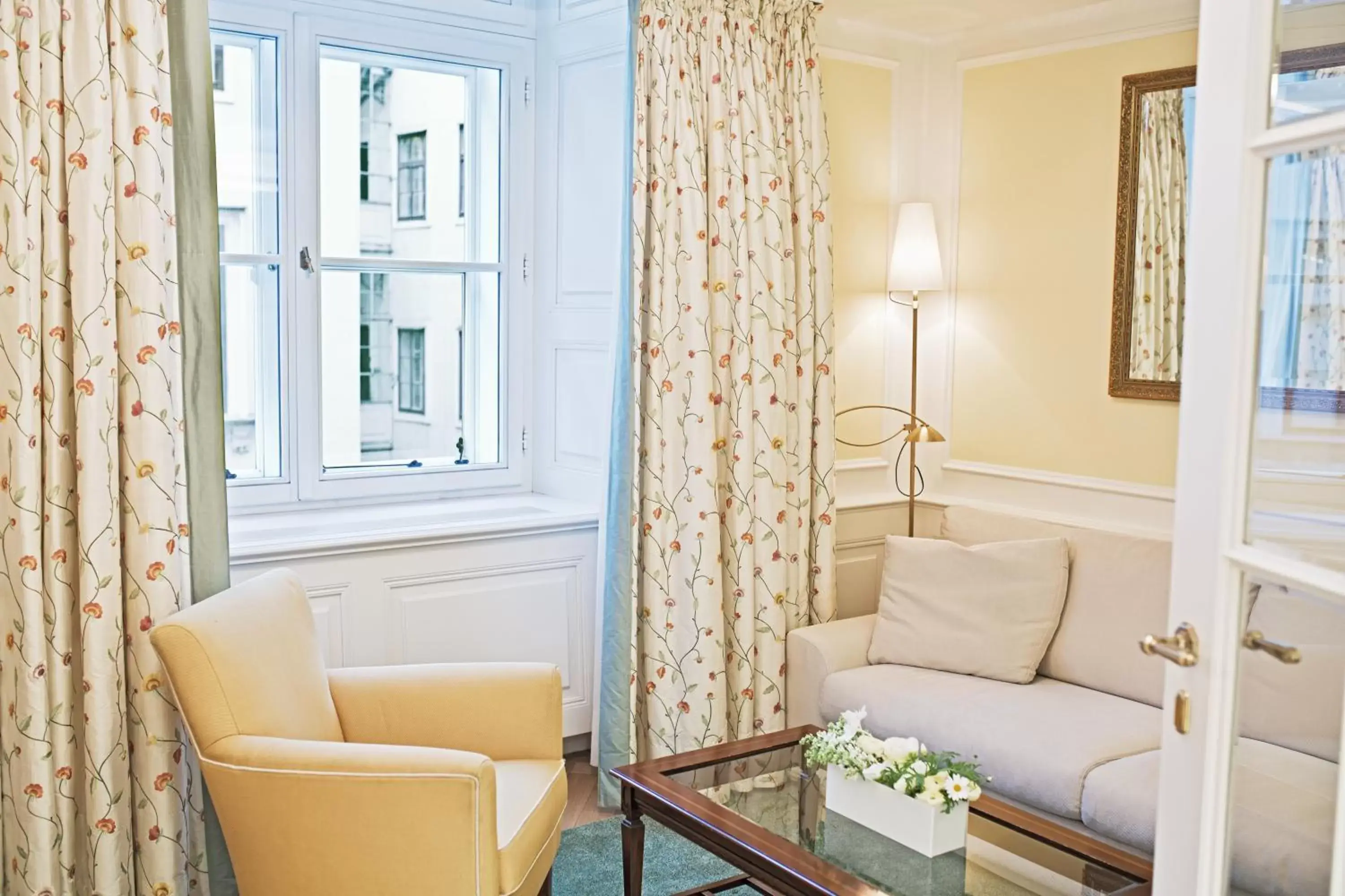 Living room, Seating Area in Palais Coburg Hotel Residenz