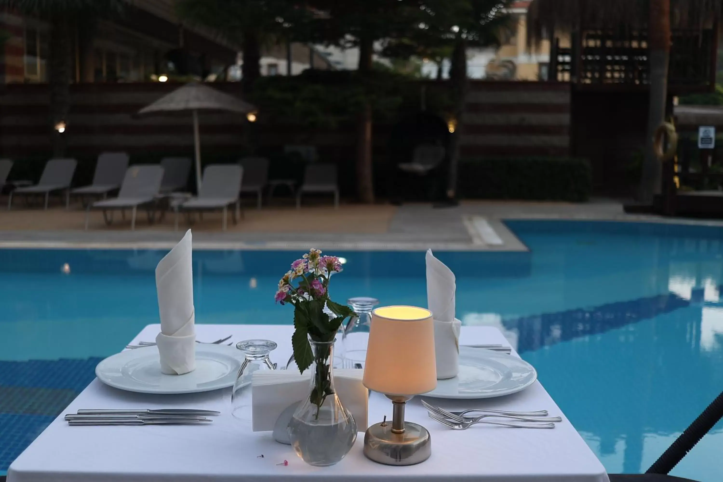 Restaurant/places to eat, Swimming Pool in Pırıl Hotel Thermal&Beauty SPA