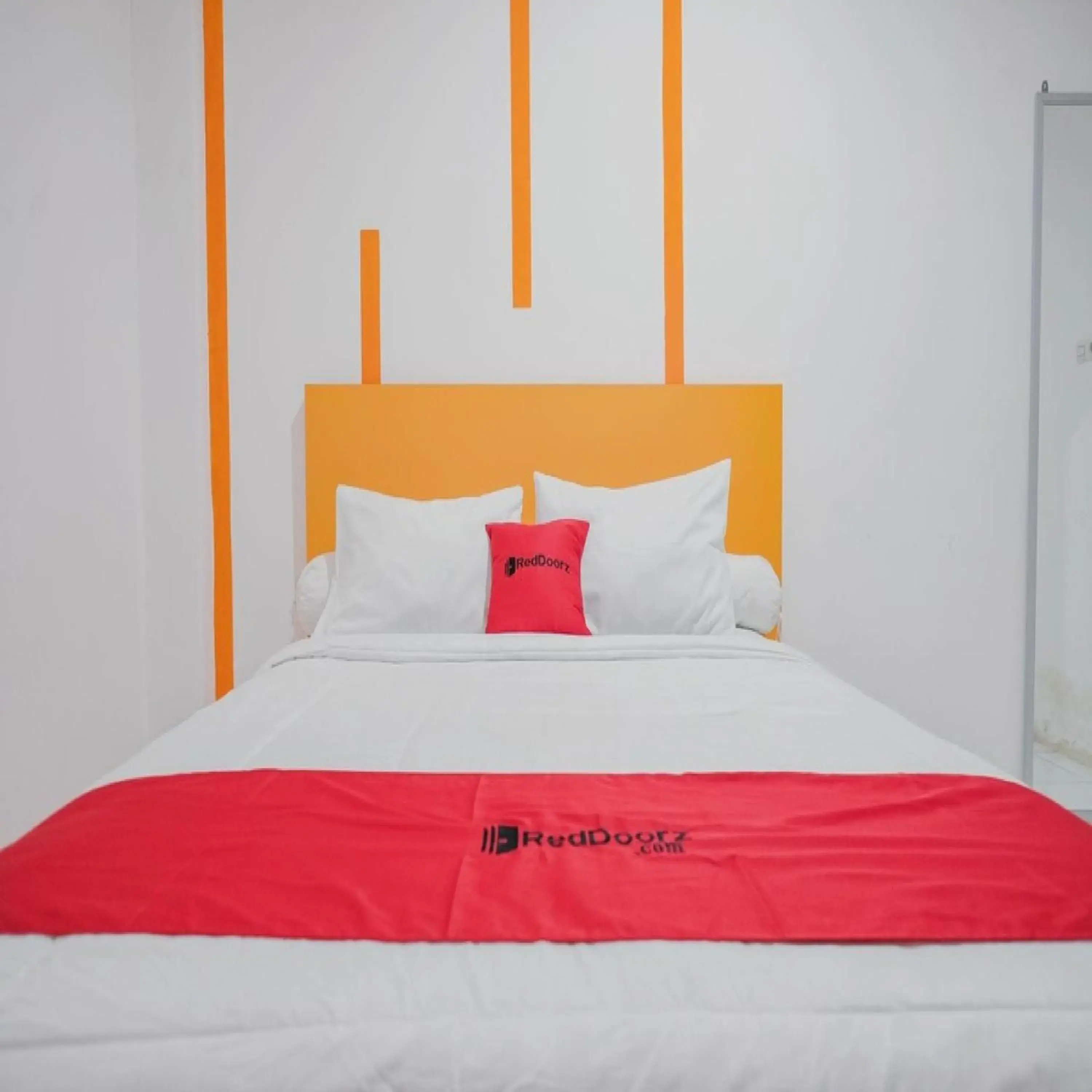 Bedroom, Bed in RedDoorz @ Jalan Sukabangun 2 Palembang