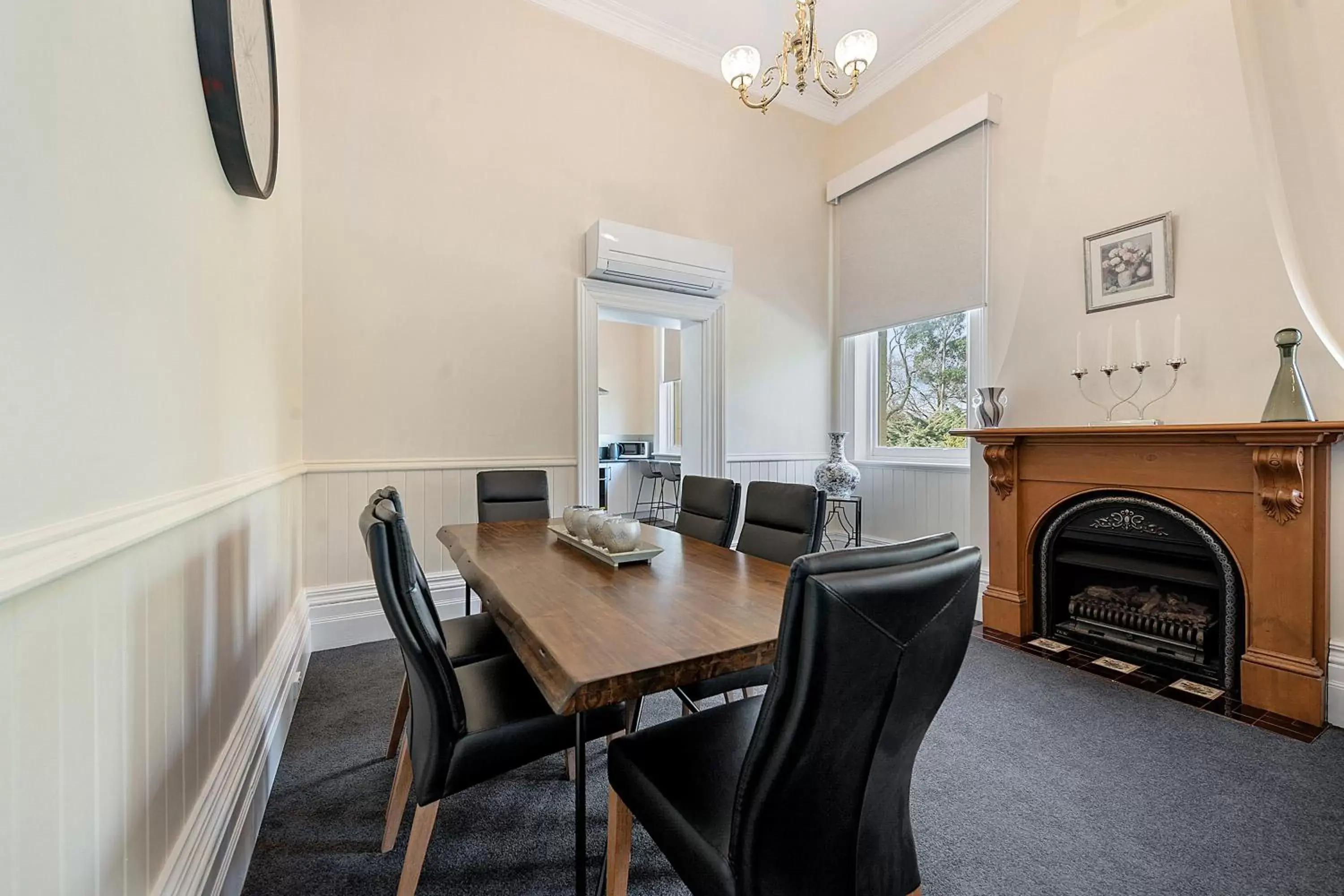 Dining Area in Waratah On York