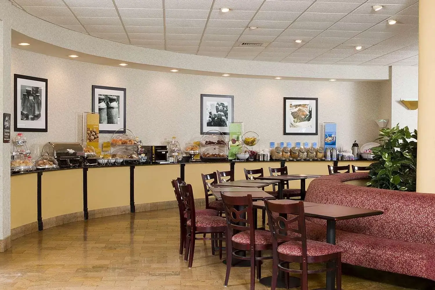 Dining area, Restaurant/Places to Eat in Hampton Inn & Suites Hershey