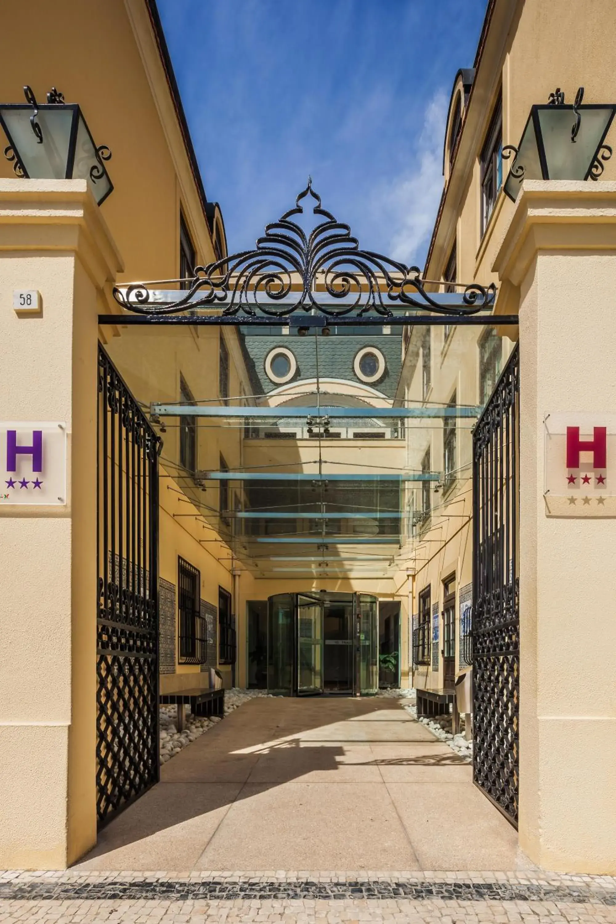 Facade/entrance in Hotel Boa - Vista Facade/entrance in Hotel Boa - Vista