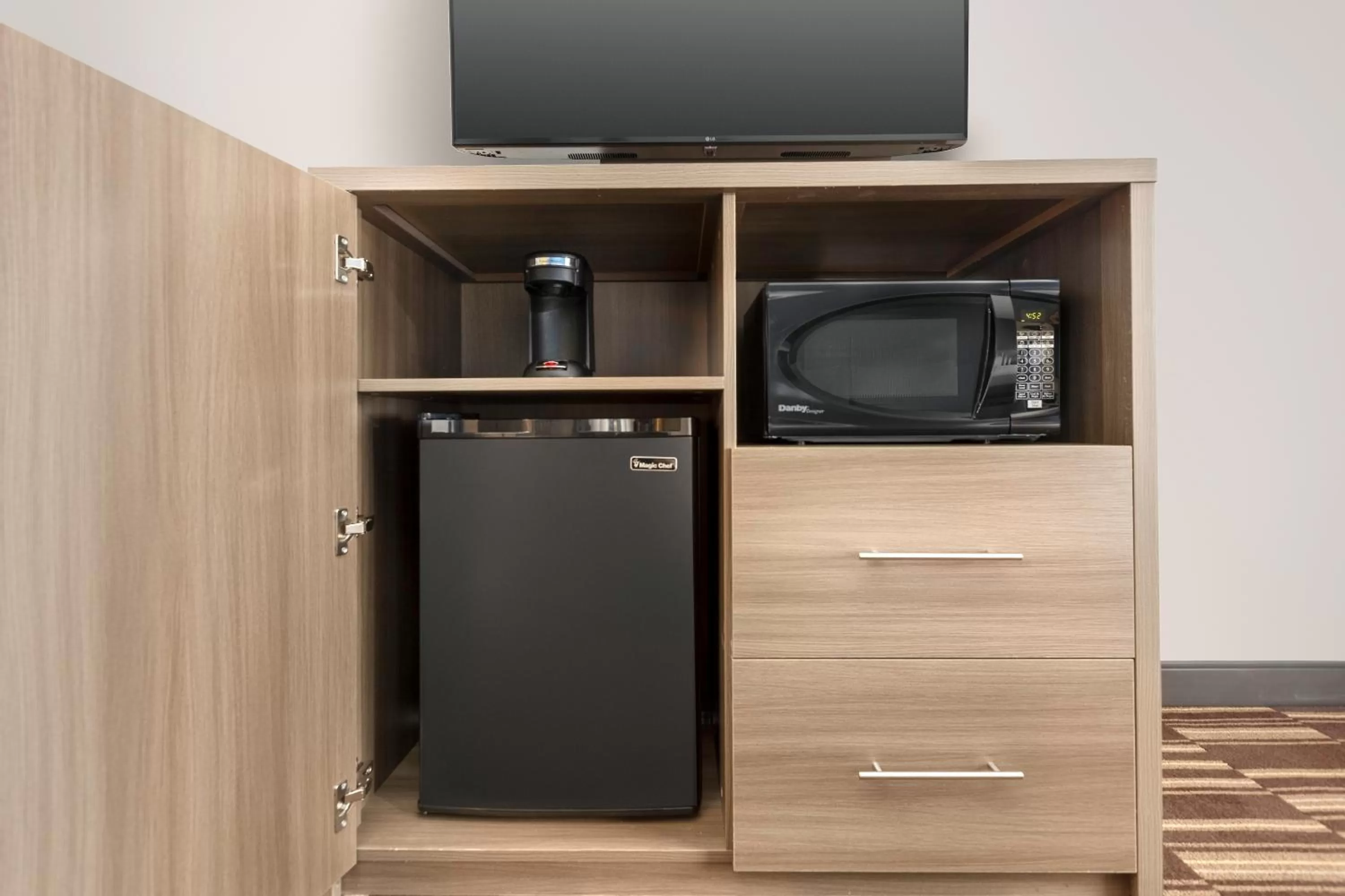 minibar in Comfort Suites Lake City