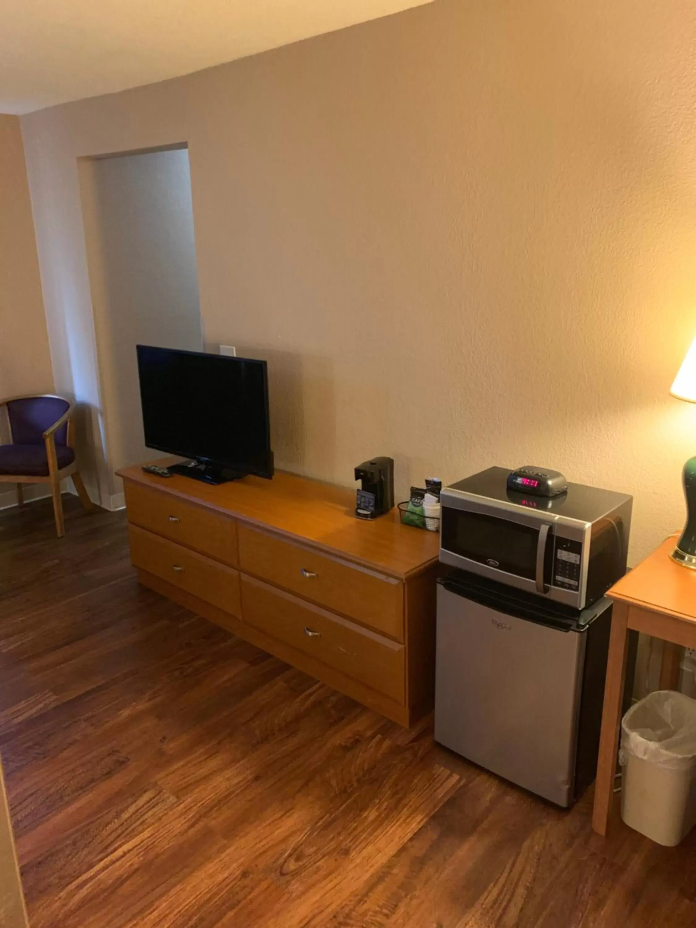 TV/Entertainment Center in Super 8 by Wyndham Kingston