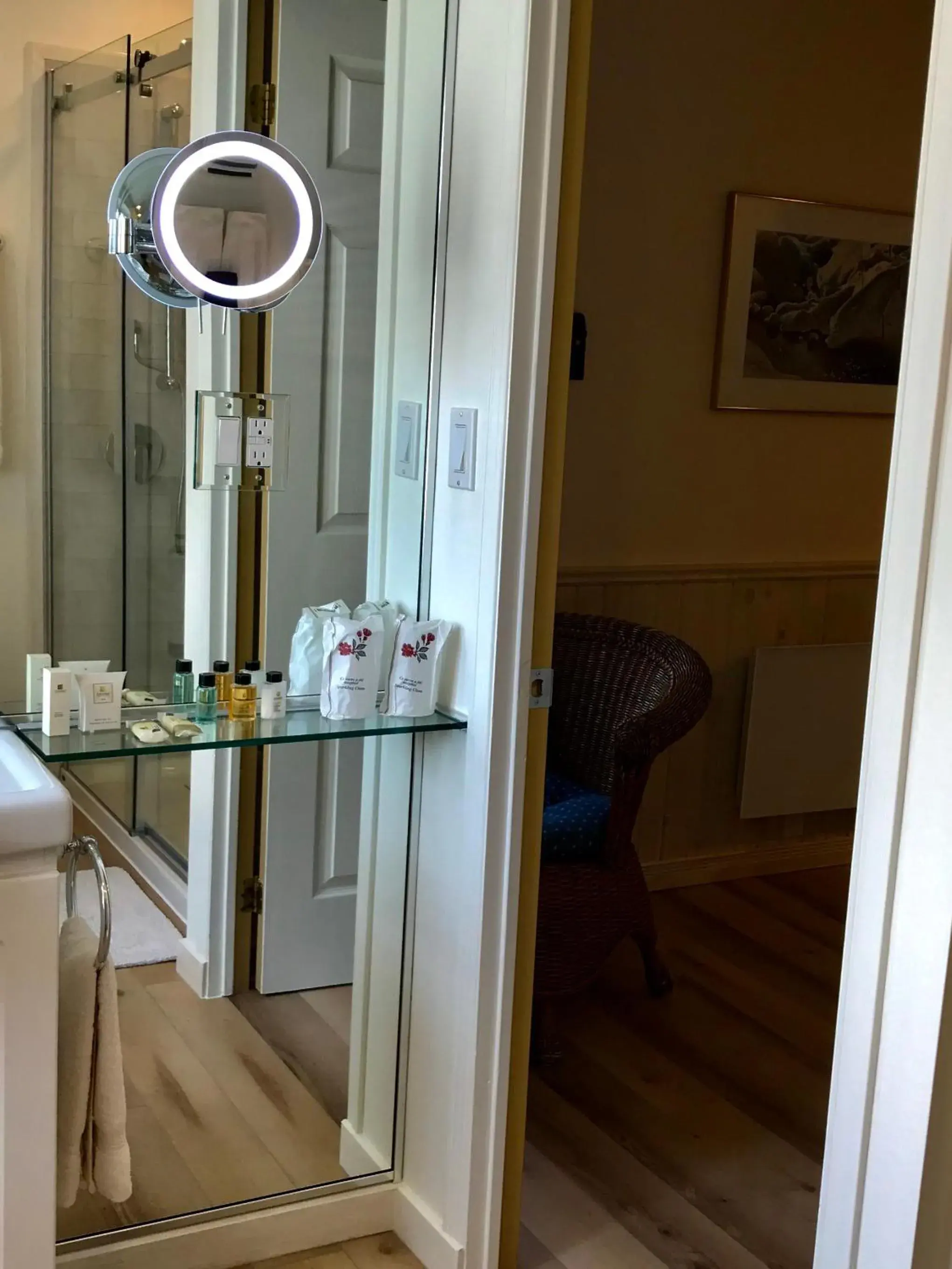 Queen Room in Auberge du Sault-à-la-Puce Queen Room in Auberge du Sault-à-la-Puce