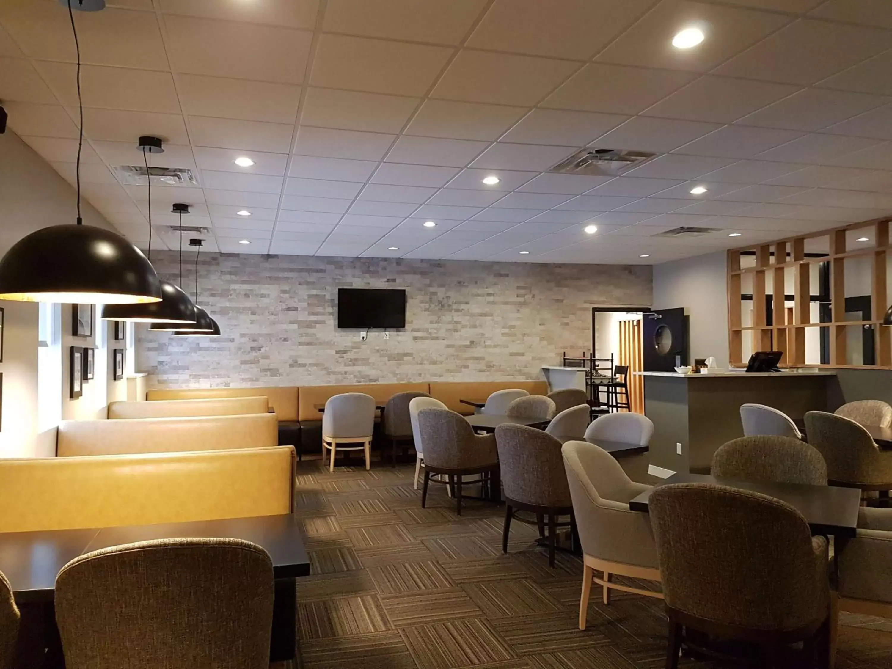 Restaurant/places to eat in Coast West Edmonton Hotel & Conference Centre