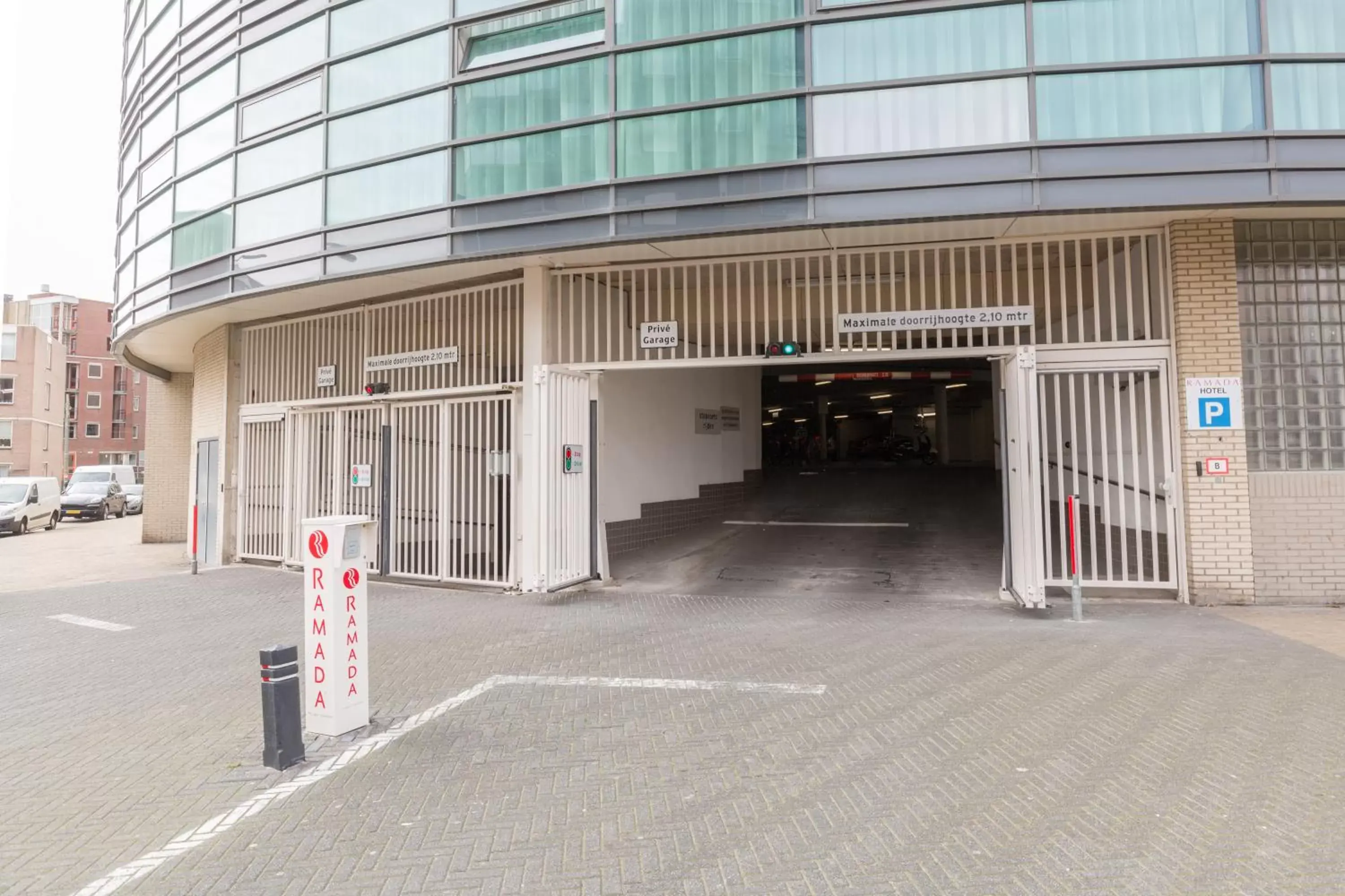 Facade/entrance in Ramada The Hague Scheveningen