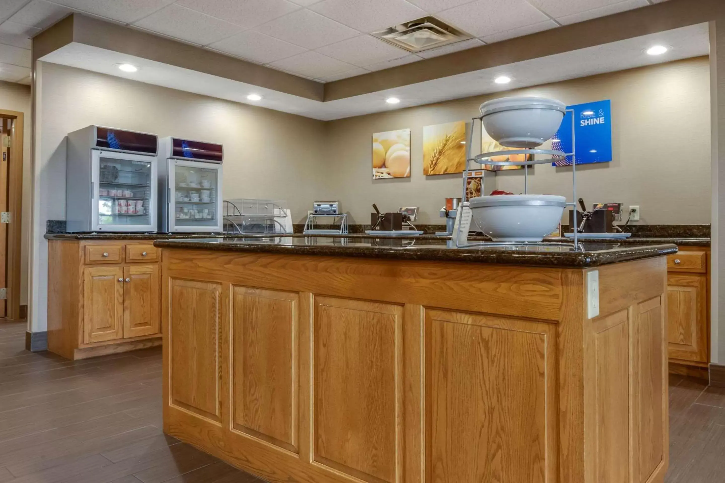 Restaurant/places to eat in Comfort Suites Hotel and Conference Center