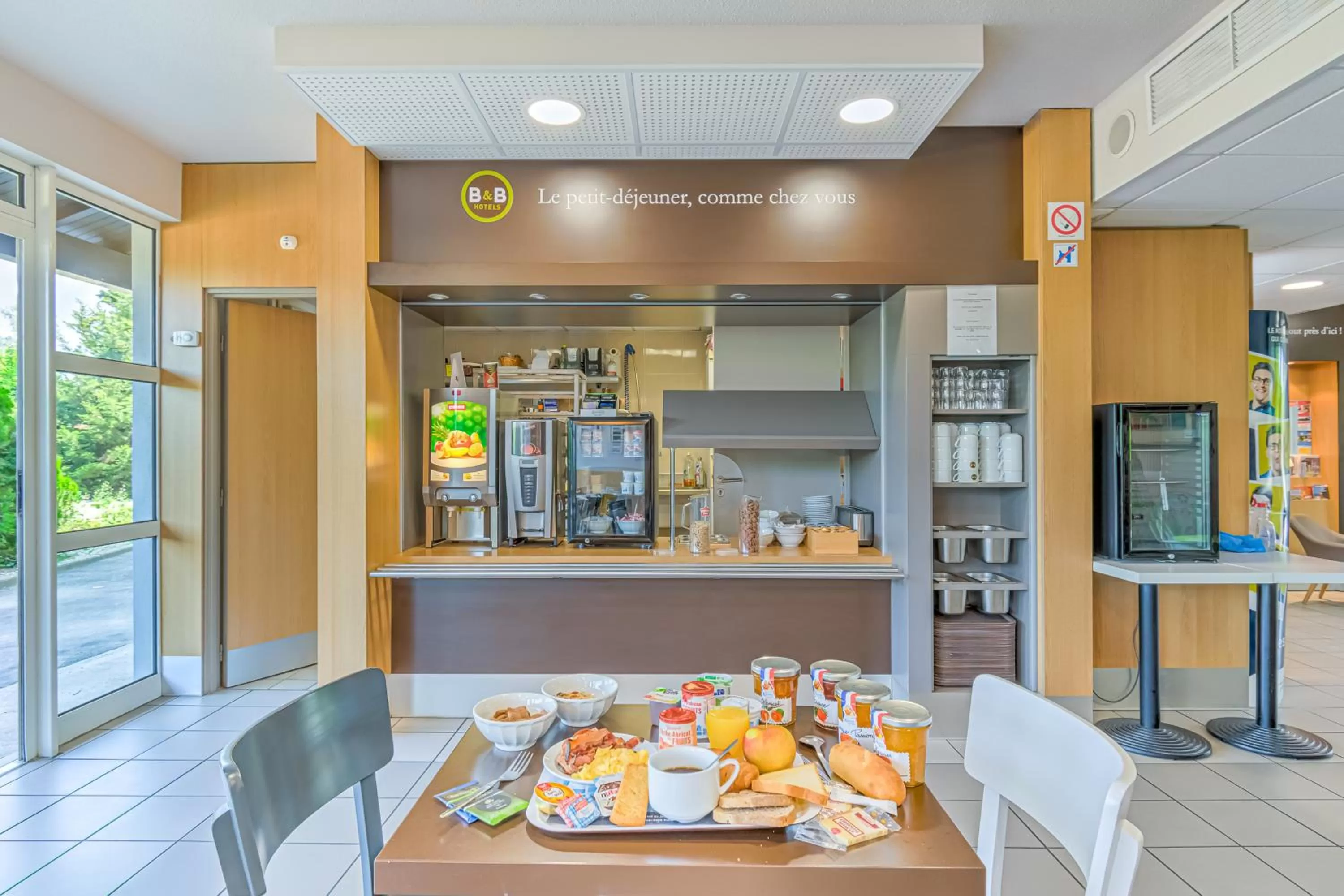 Restaurant/places to eat in B&B HOTEL Salon de Provence