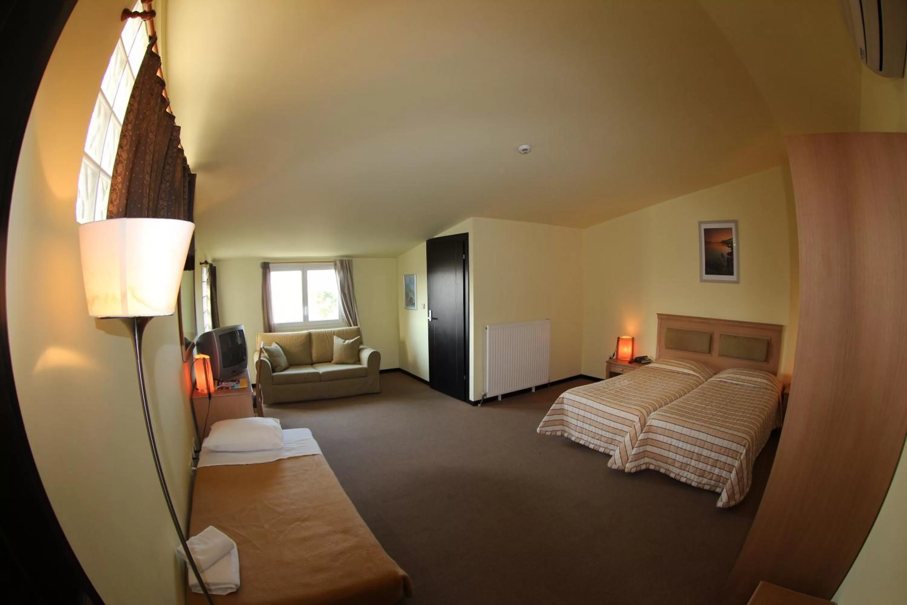 Photo of the whole room, Bed in Four Seasons Hotel