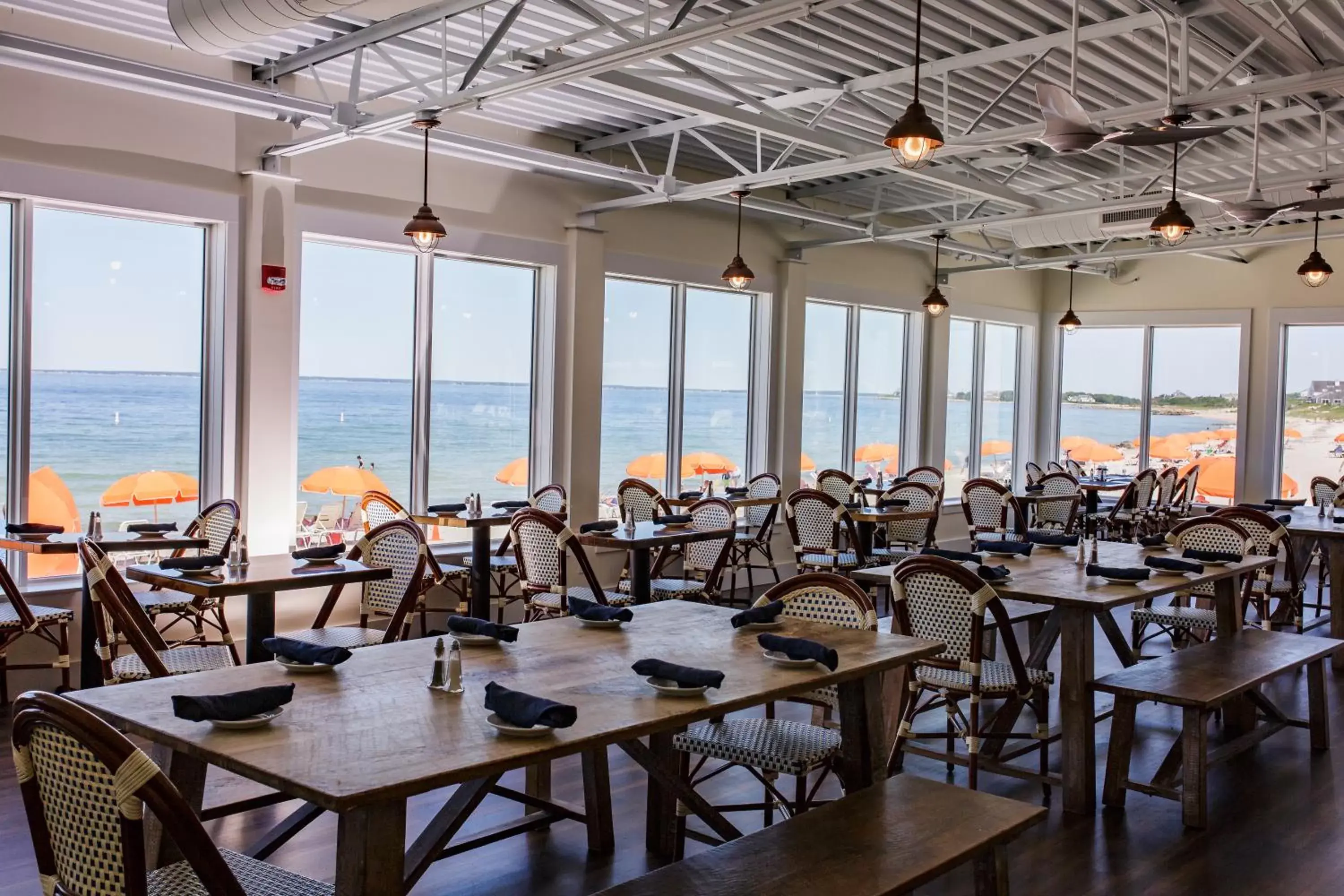 Restaurant/Places to Eat in Sea Crest Beach Hotel