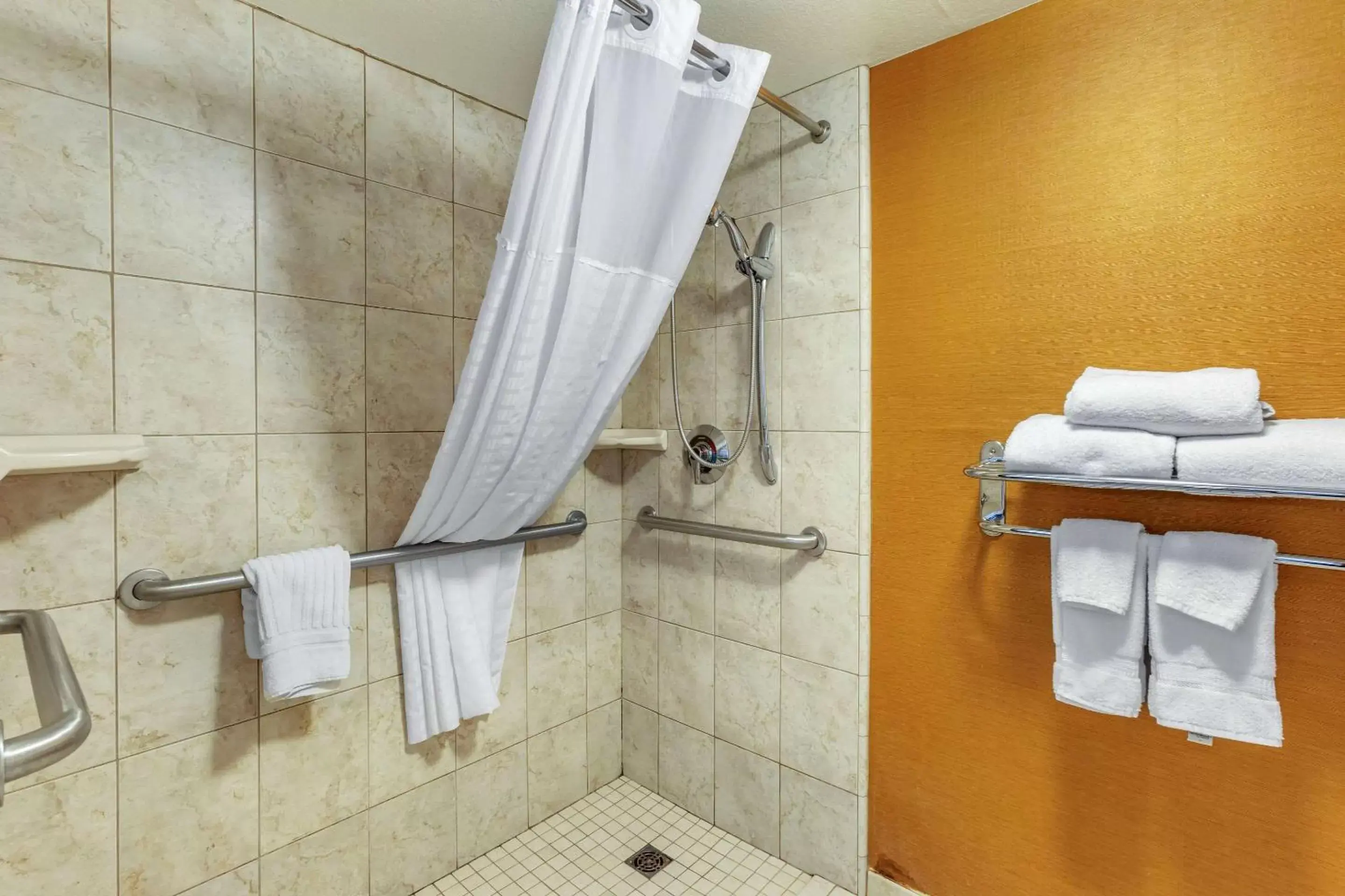 Bathroom in Comfort Inn & Suites Phoenix North / Deer Valley