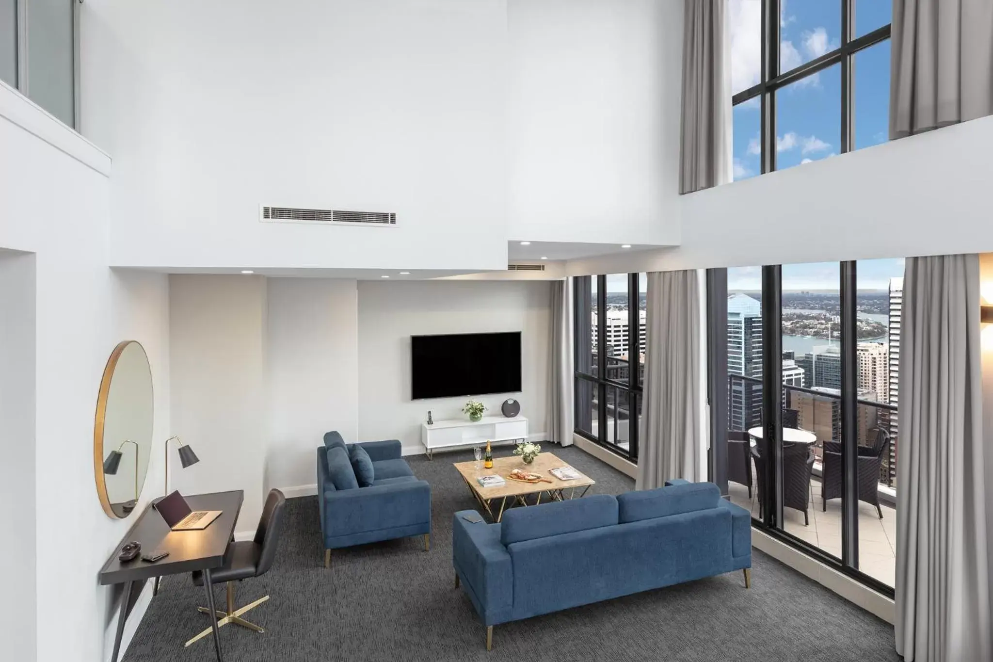 Living room, Seating Area in Meriton Suites Pitt Street, Sydney