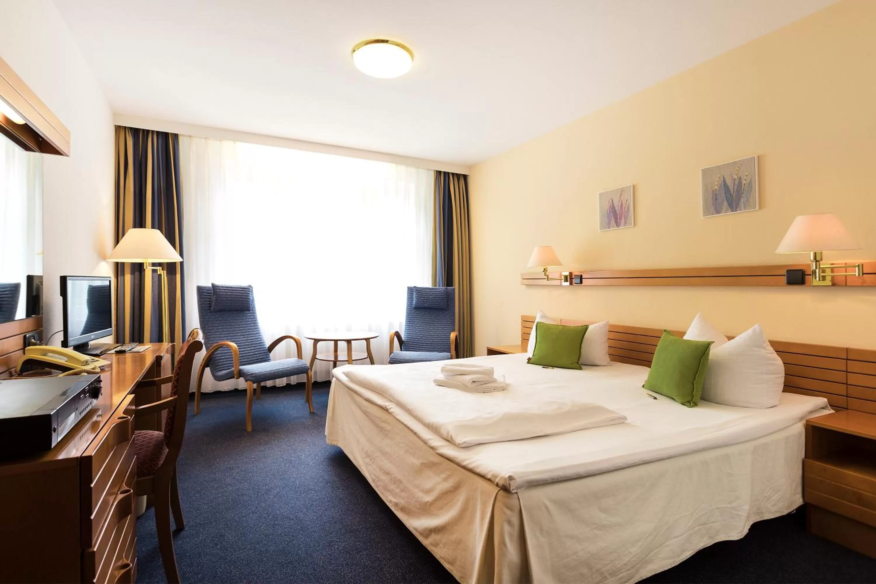 Bedroom, Bed in Hotel am See