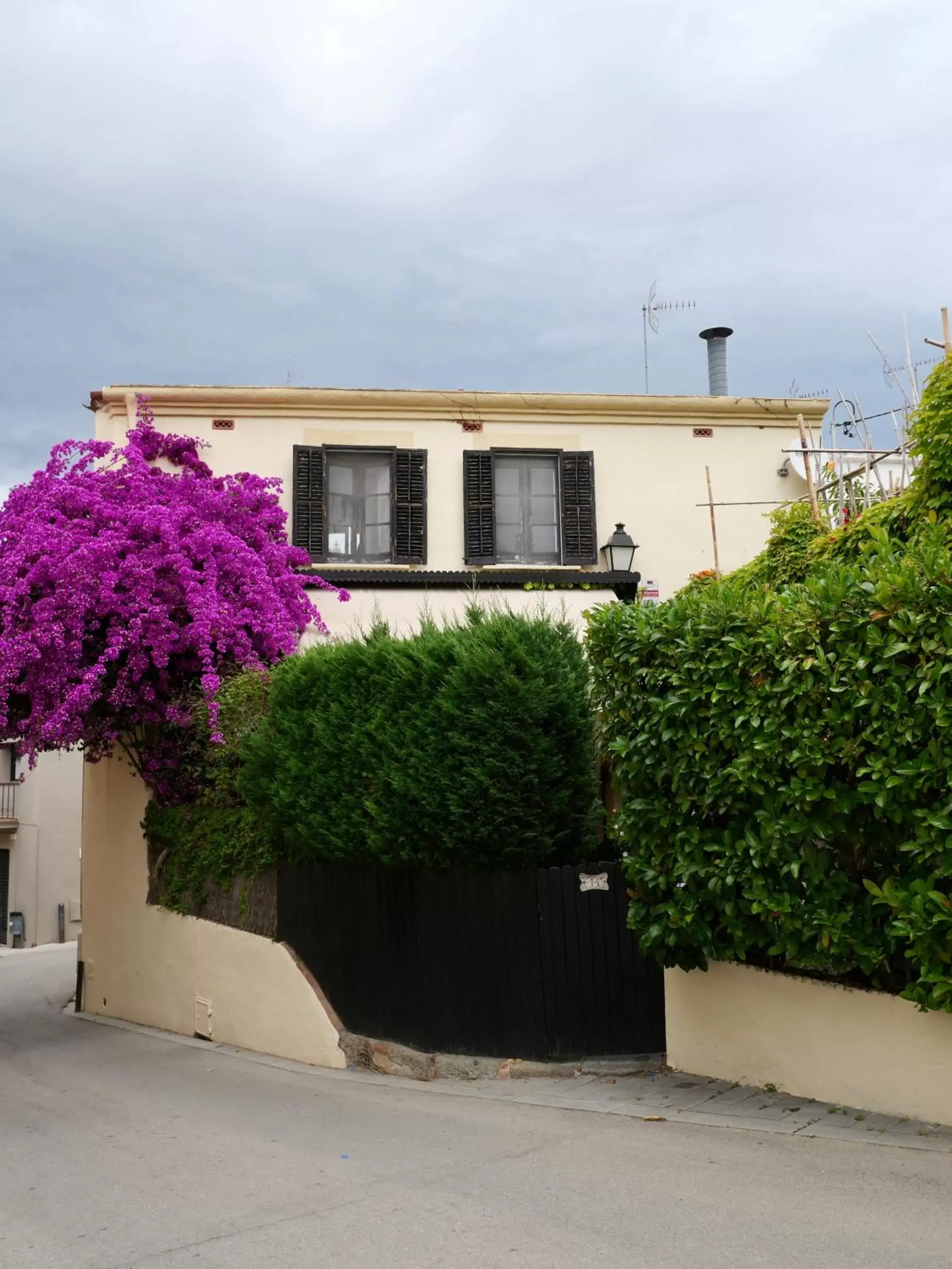 Spring, Property Building in Hostal de la Plaça - Hotel Boutique