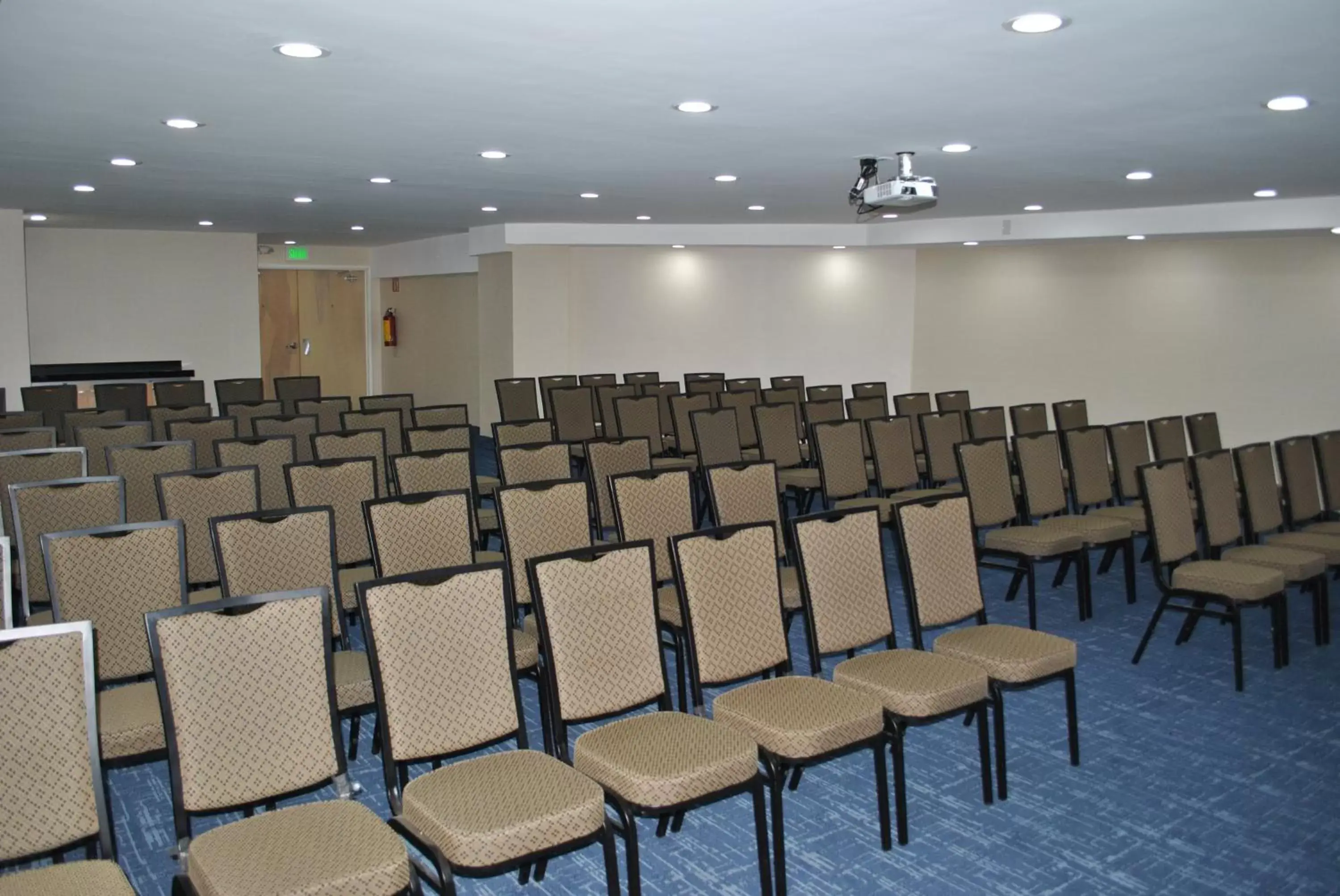 Meeting/conference room in Holiday Inn Express Toluca, an IHG Hotel