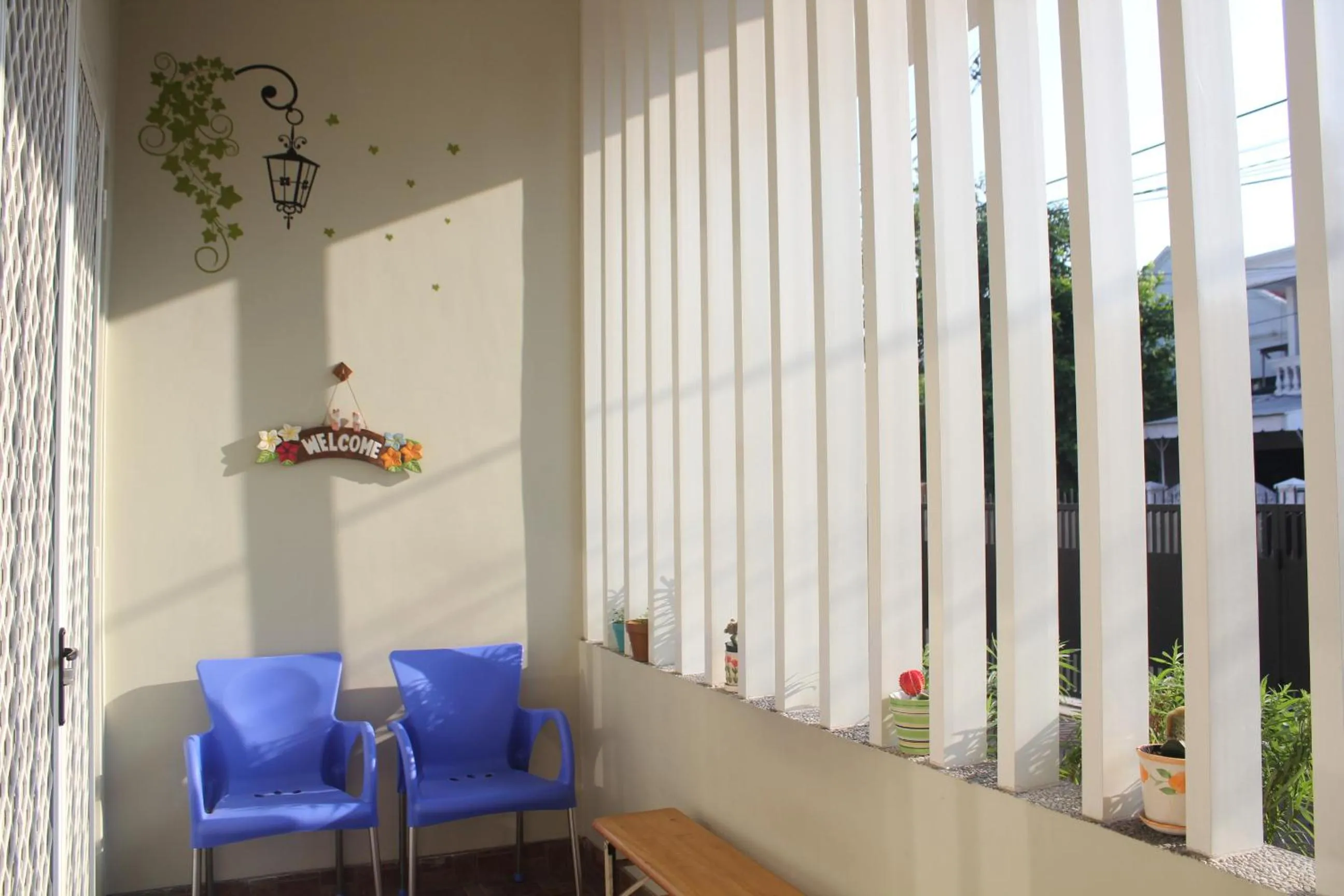 Facade/entrance in Ikiru to Live