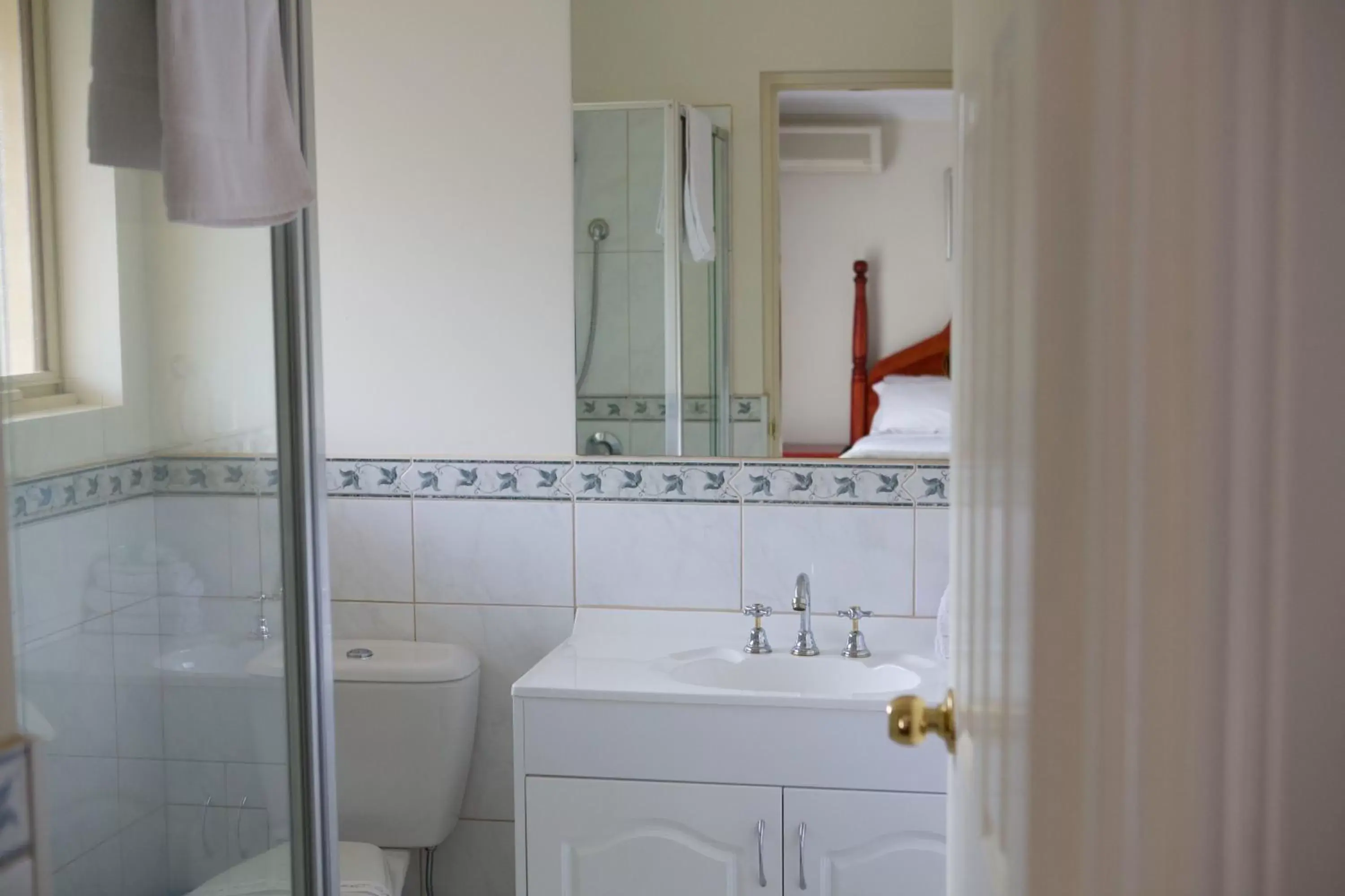 Bathroom in Sanctuary House Resort Motel