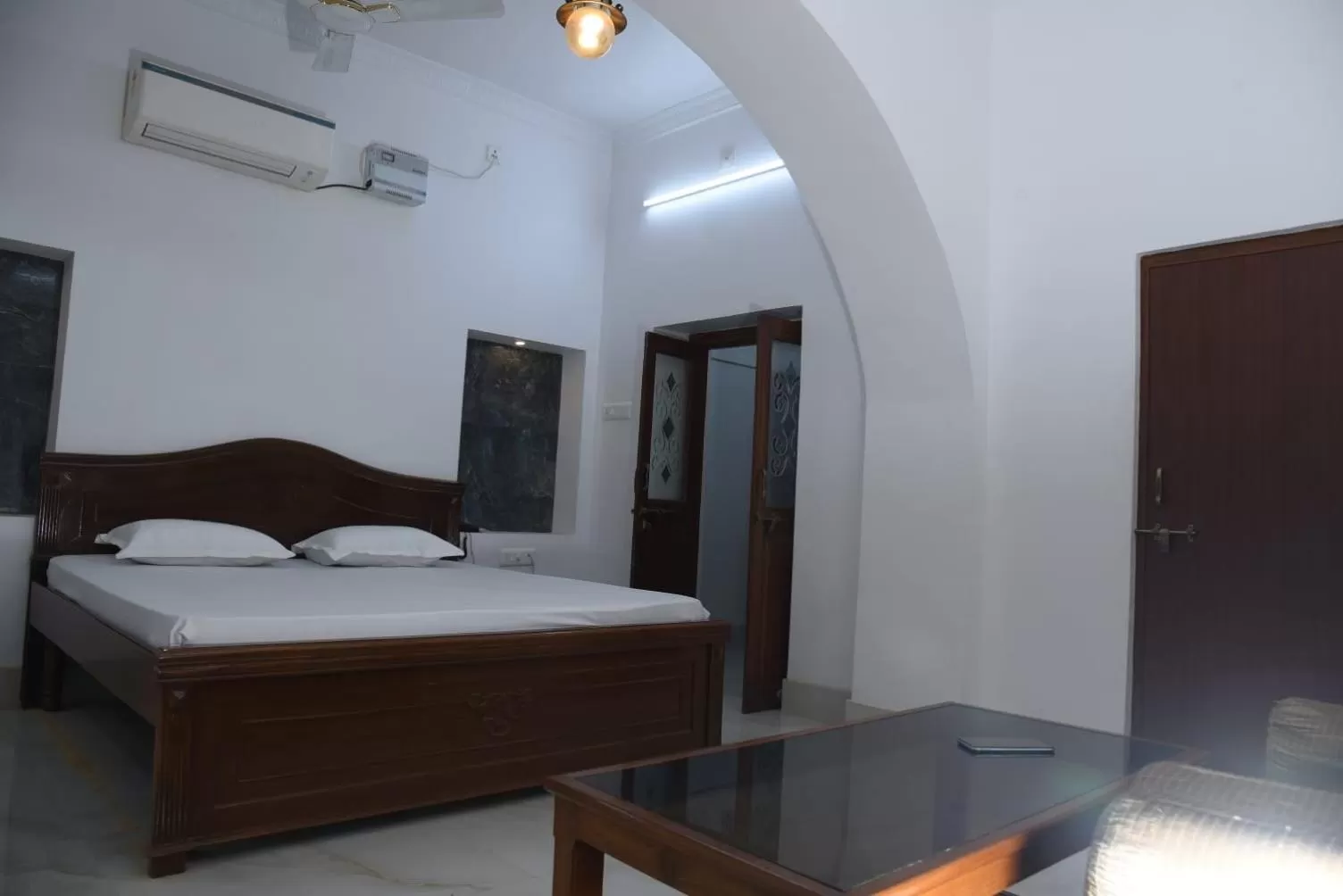 Bed in Hotel Swagatam