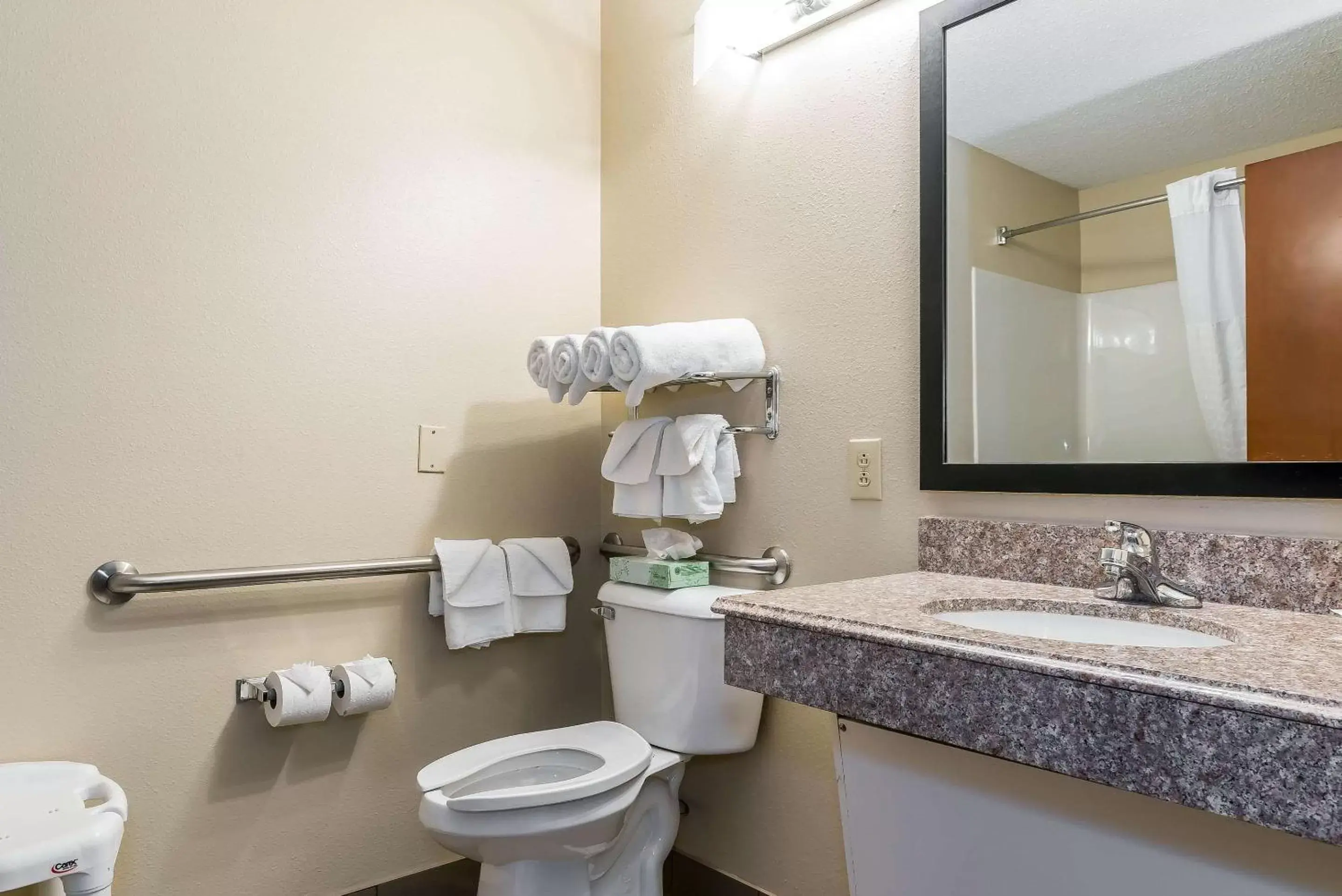 Bathroom in Comfort Suites Springfield