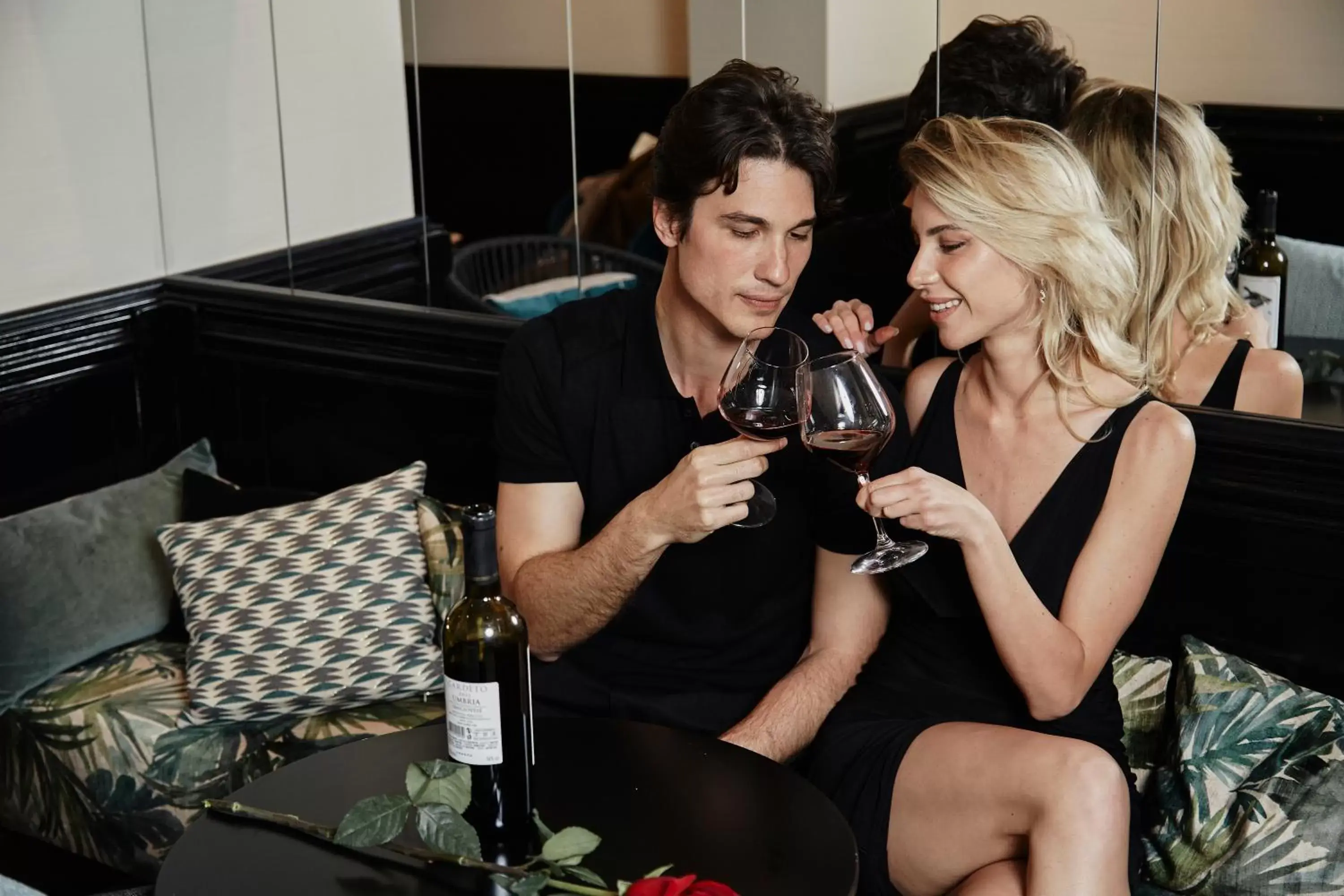 Lounge or bar in HOTEL VITE - By Naman Hotellerie Lounge or bar in HOTEL VITE - By Naman Hotellerie