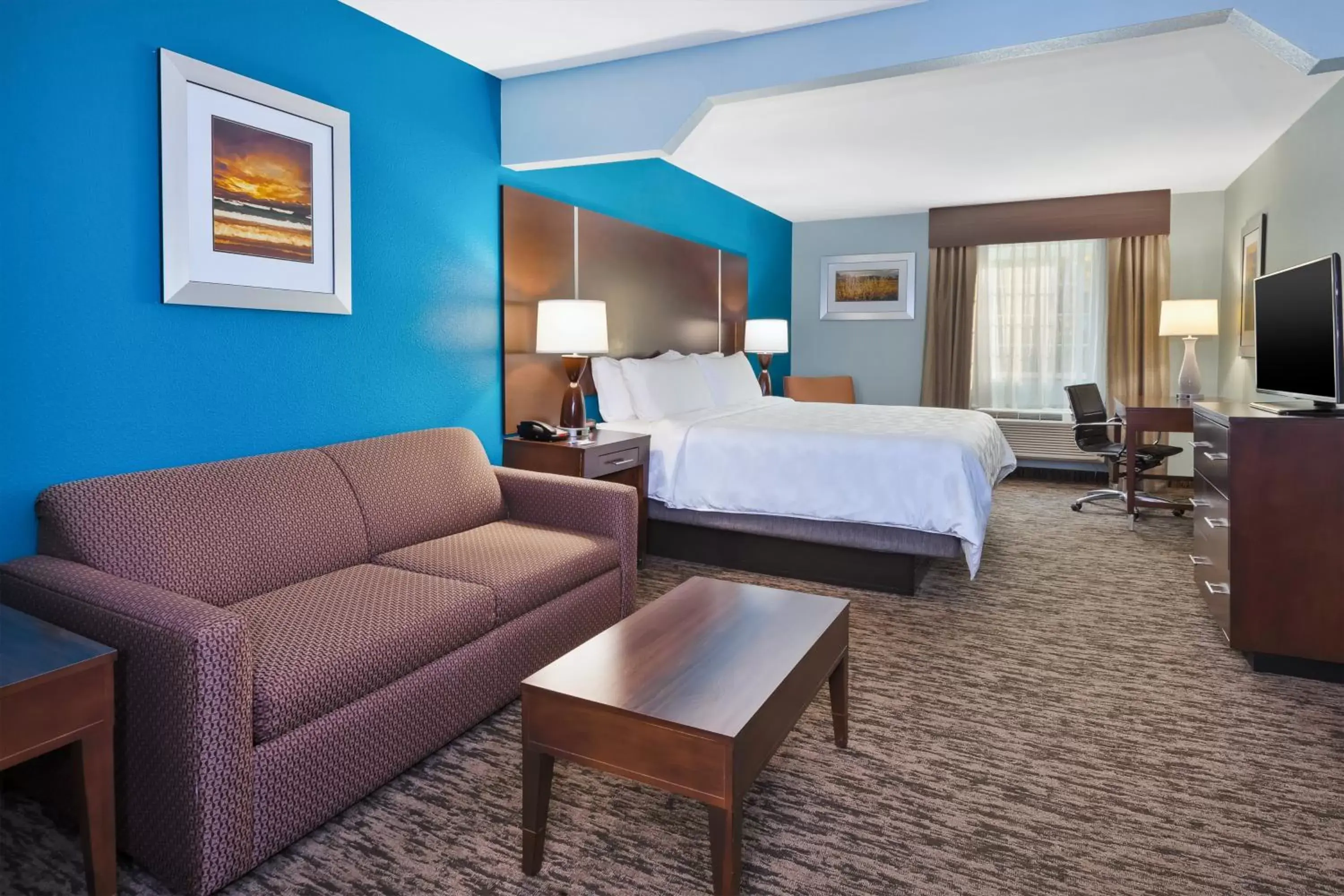 Photo of the whole room in Holiday Inn Express & Suites Carmel North – Westfield, an IHG Hotel