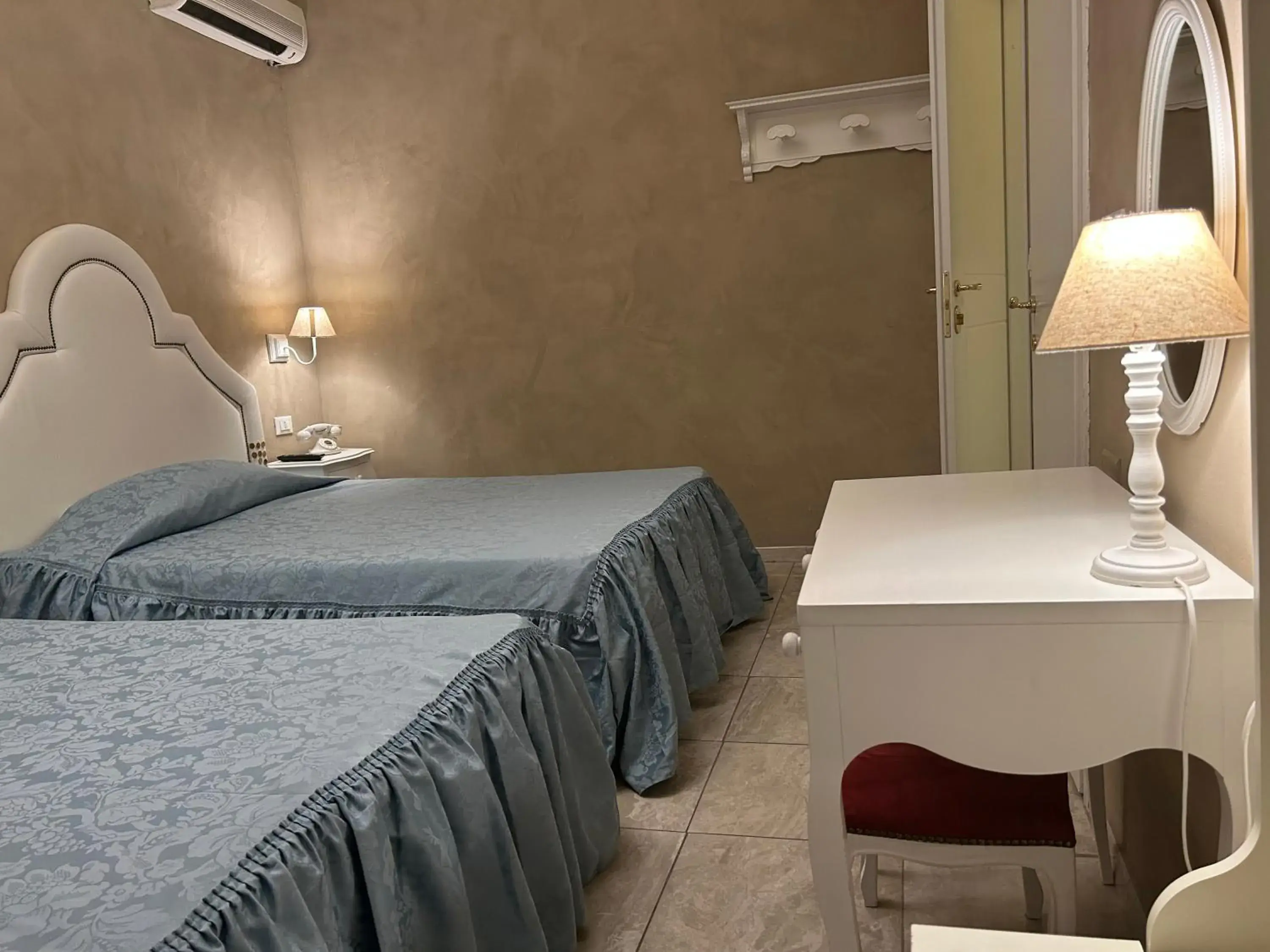 Bed in Boutique Hotel Calais Milano