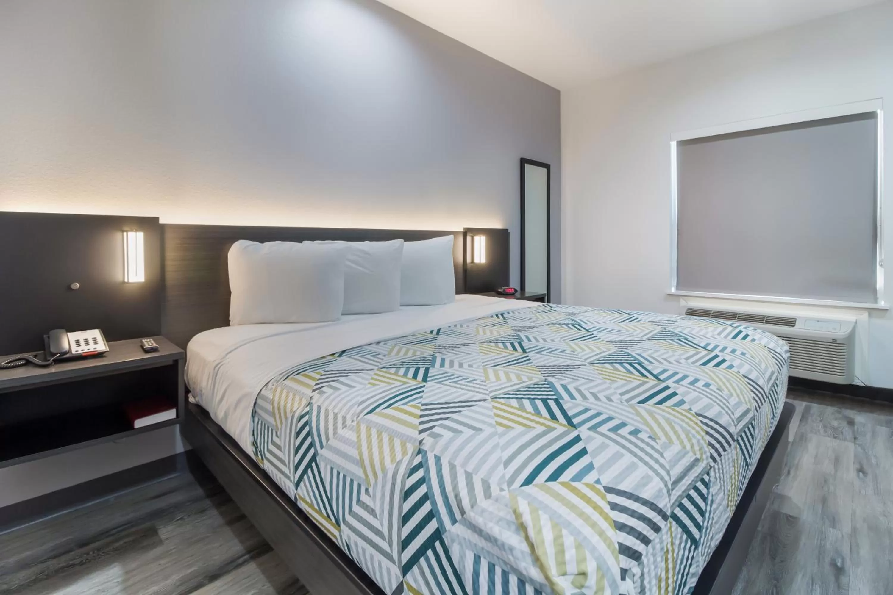 Bed in Studio 6 Katy, Tx