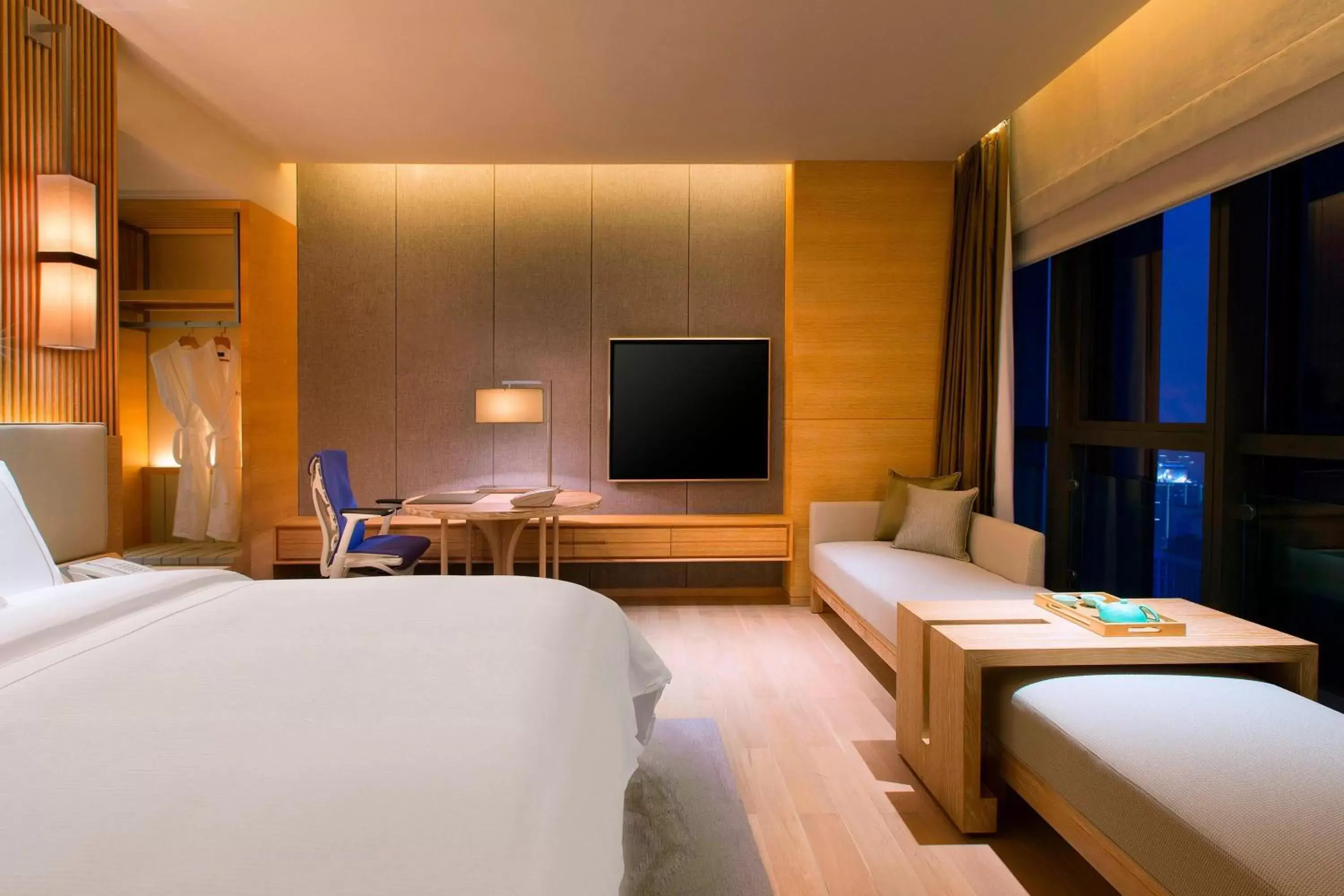 Bedroom, TV/Entertainment Center in The Westin Chongqing Liberation Square