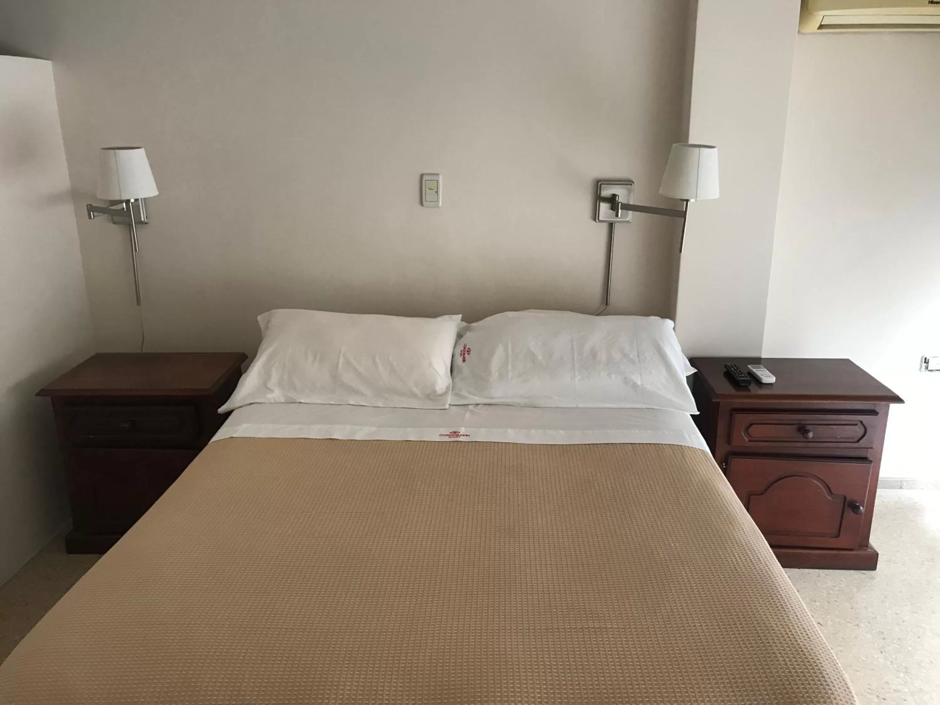 Bed in Cordoba Inn Apart Hotel