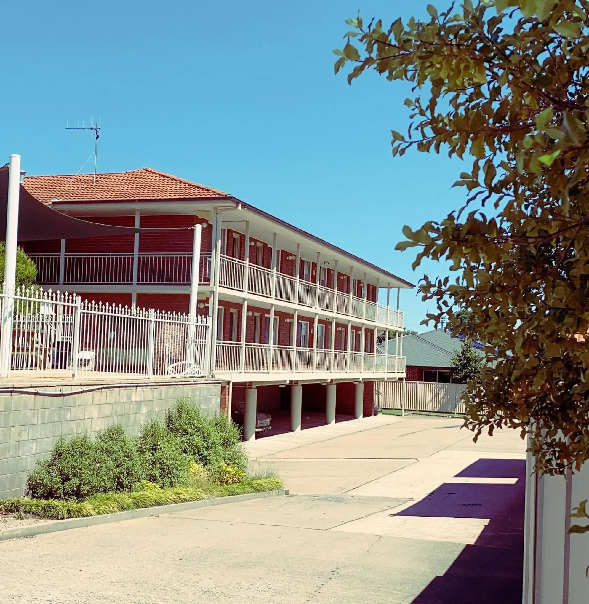 Property building in Bathurst Motor Inn Property building in Bathurst Motor Inn