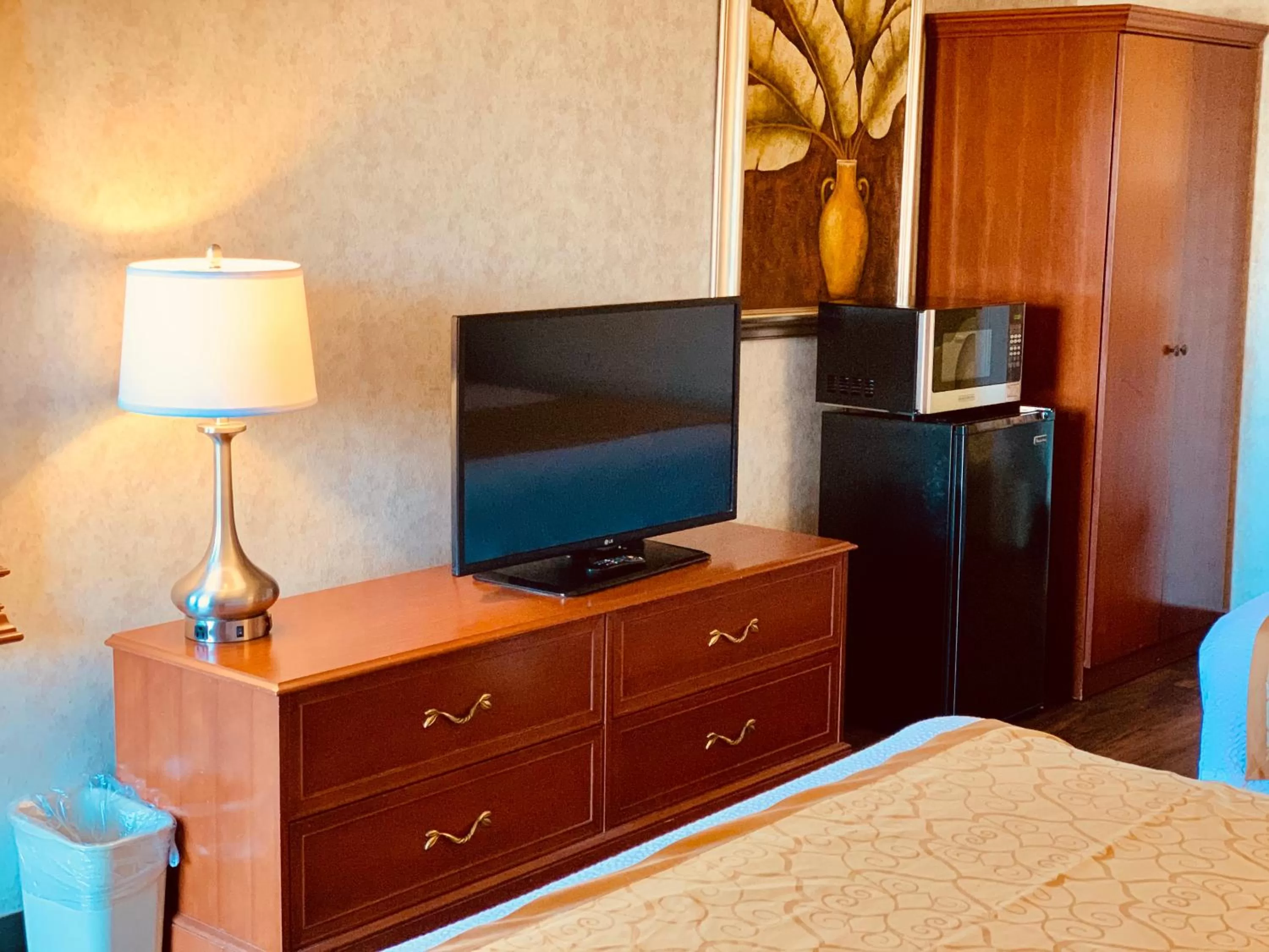 TV and multimedia, Bed in St. George Inn and Suites