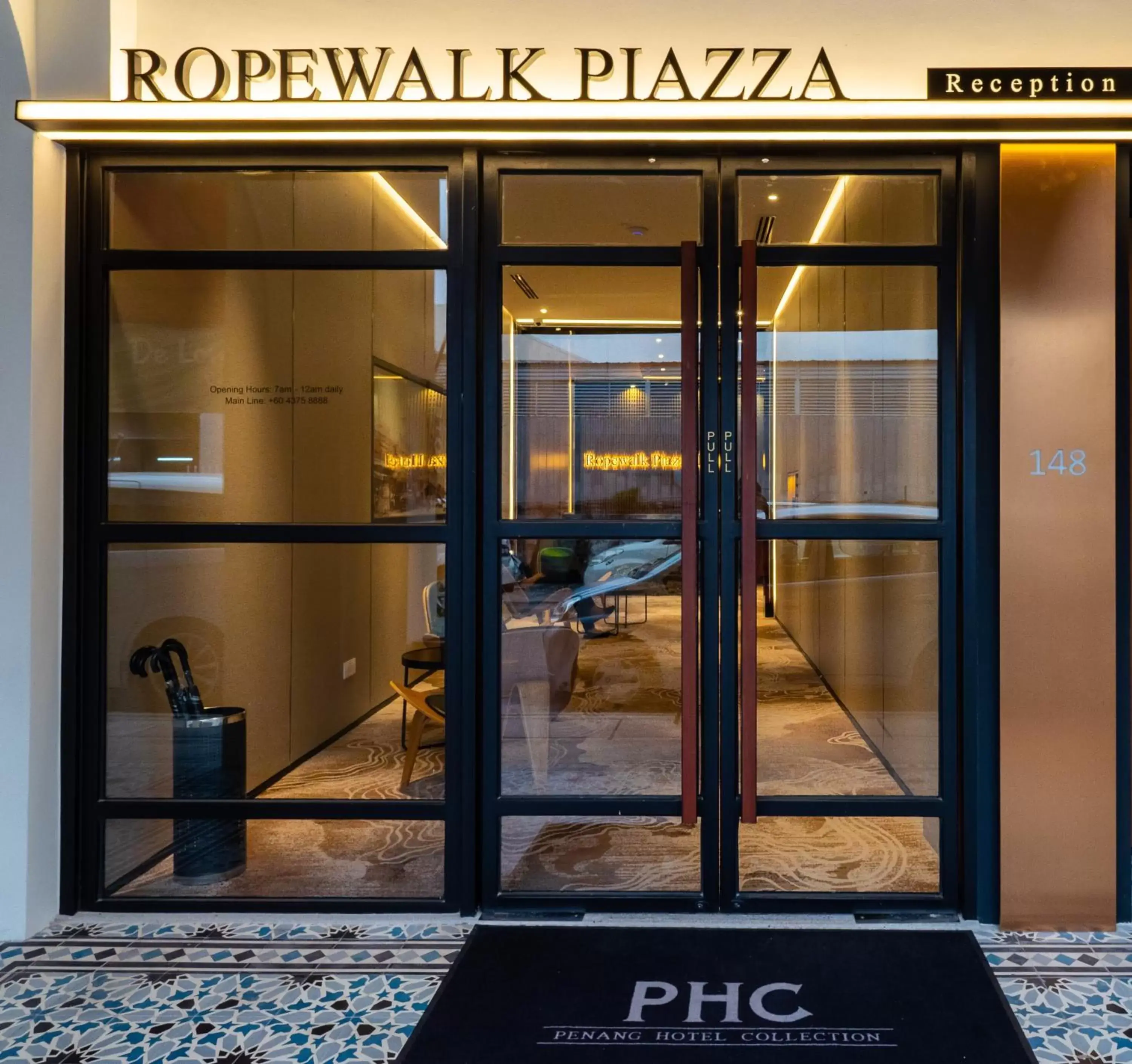 Facade/entrance in Ropewalk Piazza Hotel by PHC