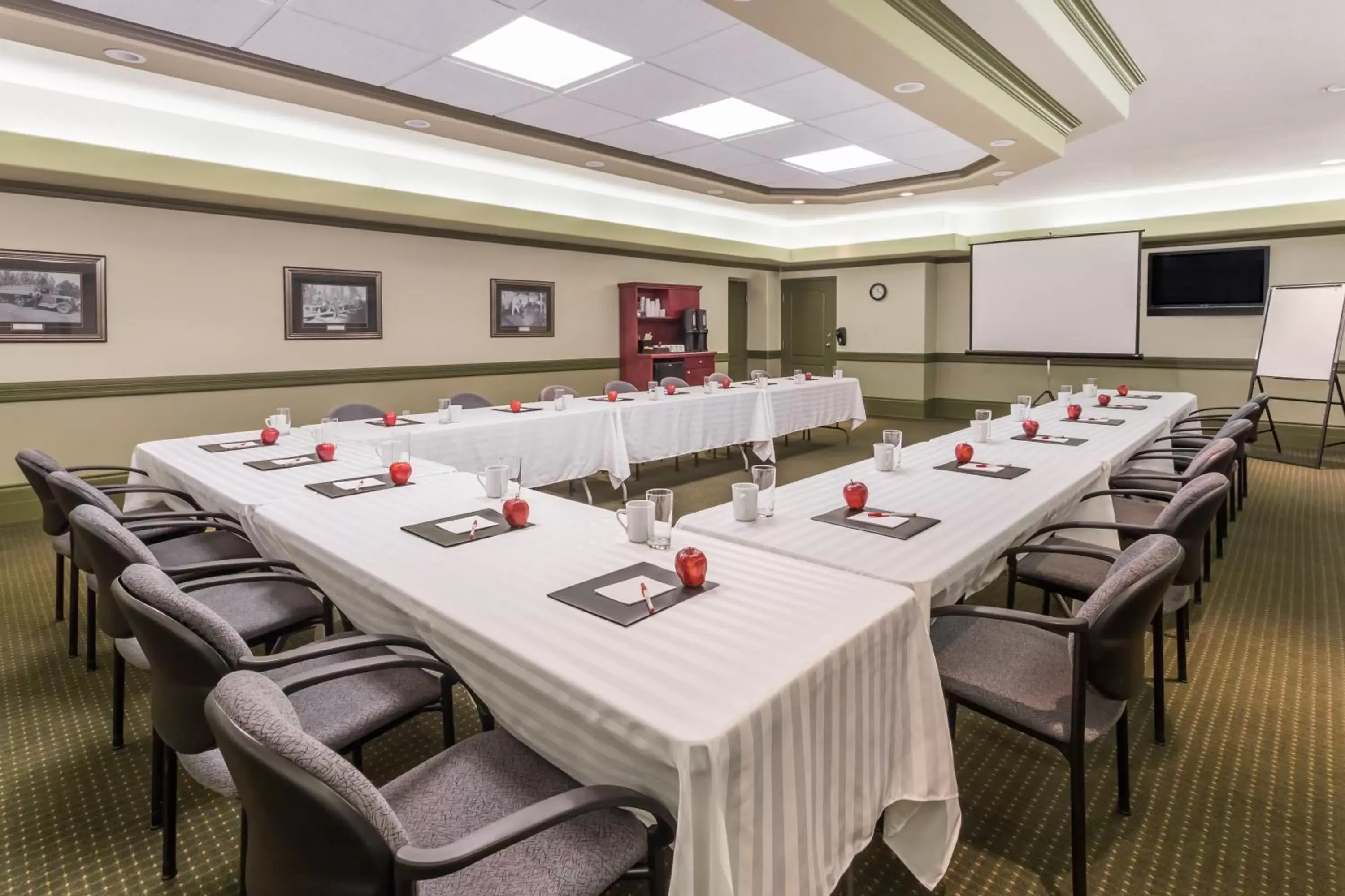 Meeting/conference room in Ramada by Wyndham Hinton
