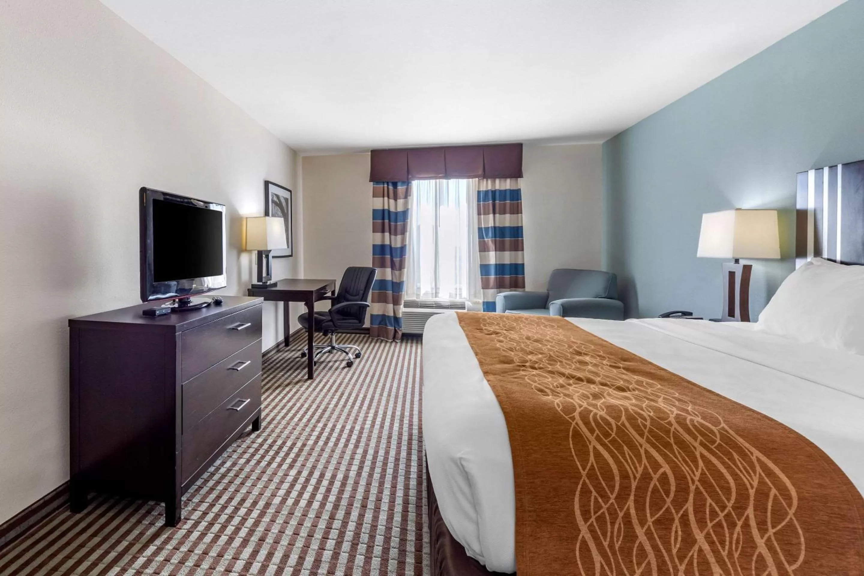 Photo of the whole room, Bed in Comfort Inn & Suites Perry I-35