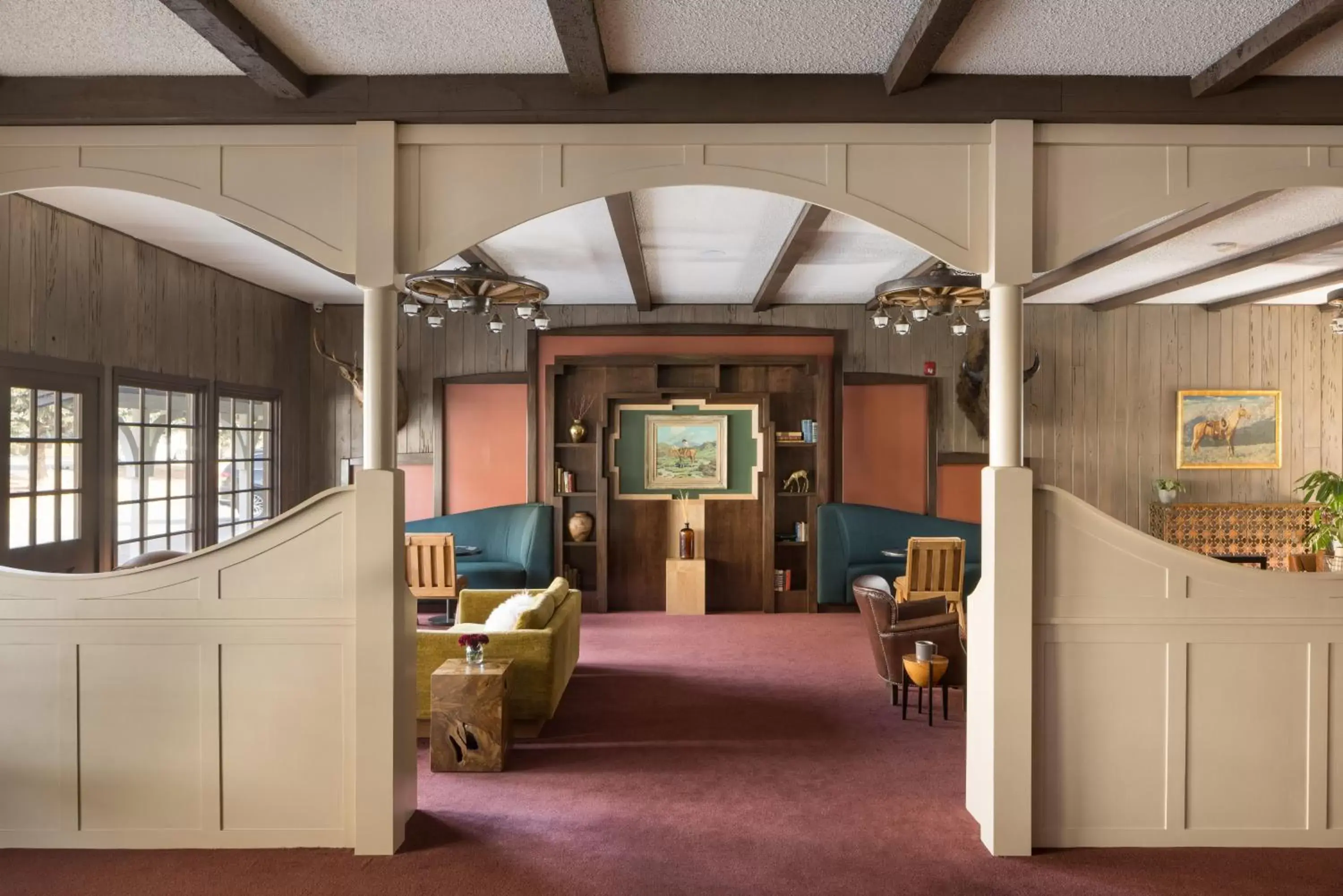 Communal lounge/ TV room in The Virginian Lodge