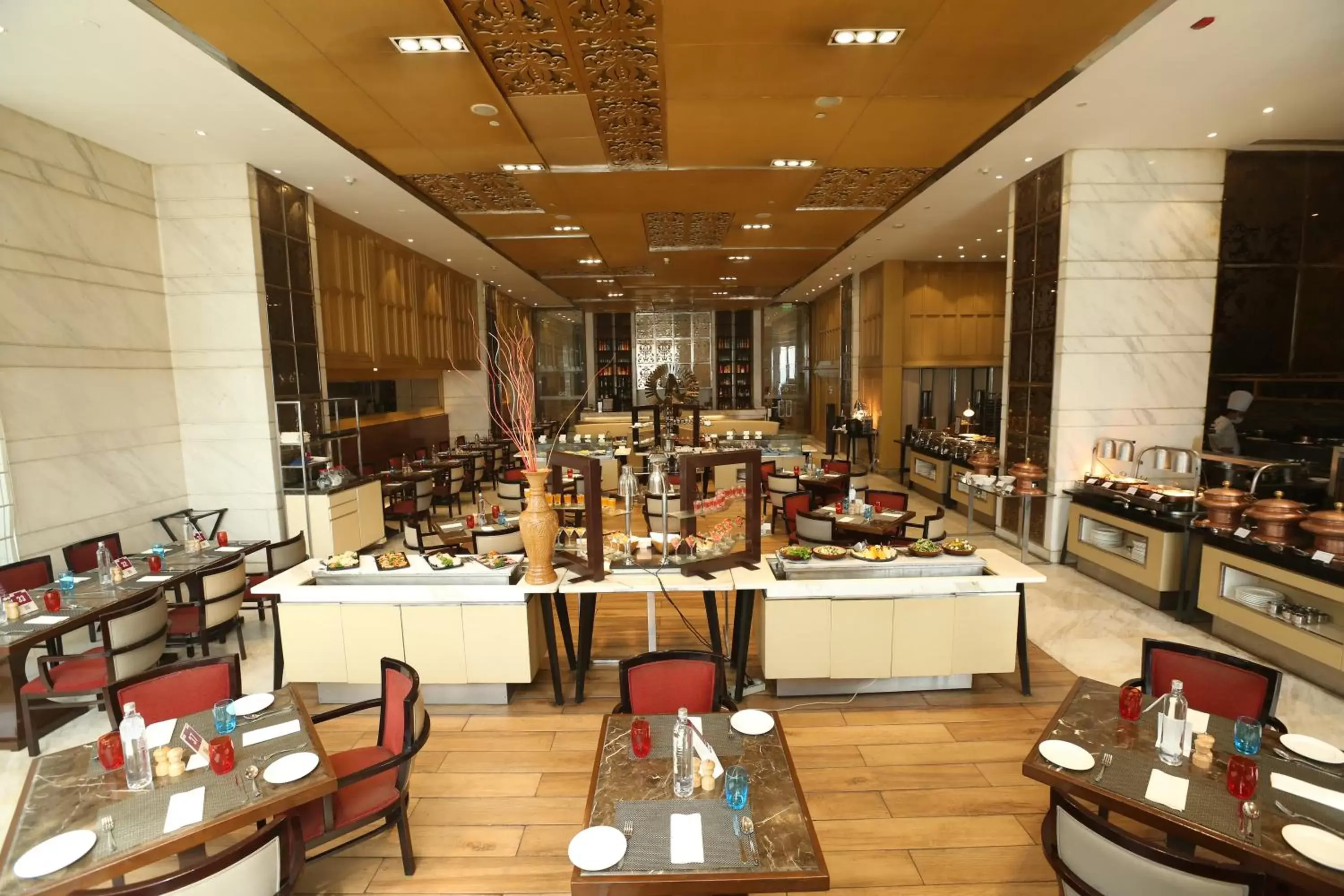 Breakfast, Restaurant/Places to Eat in Crowne Plaza New Delhi Mayur Vihar Noida