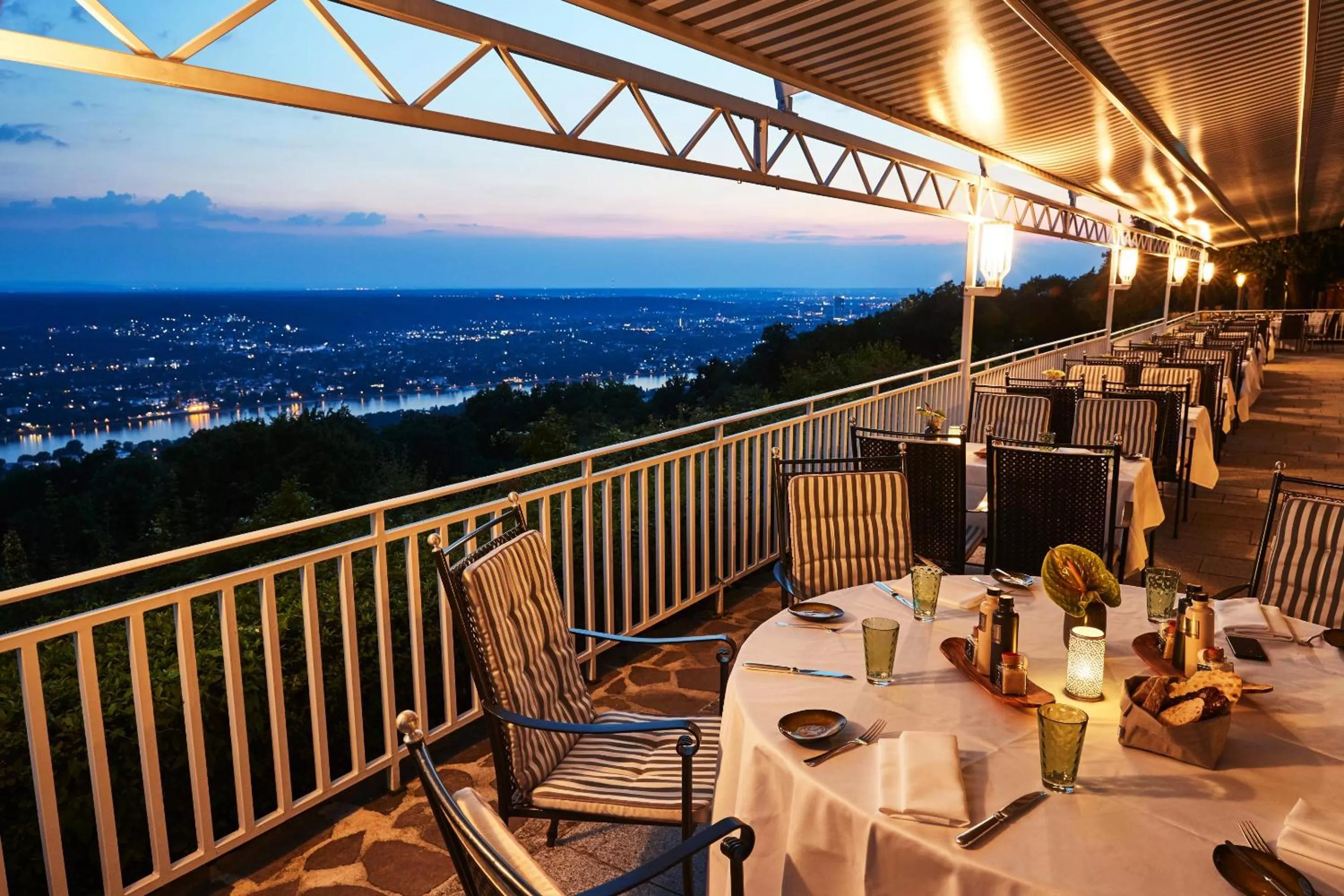Restaurant/places to eat in Steigenberger ICON Grandhotel & Spa Petersberg